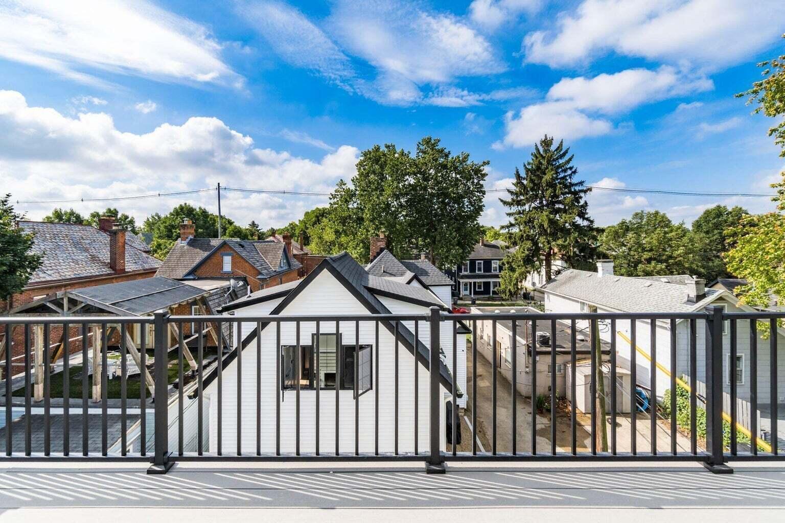 245 E Redbud Alley