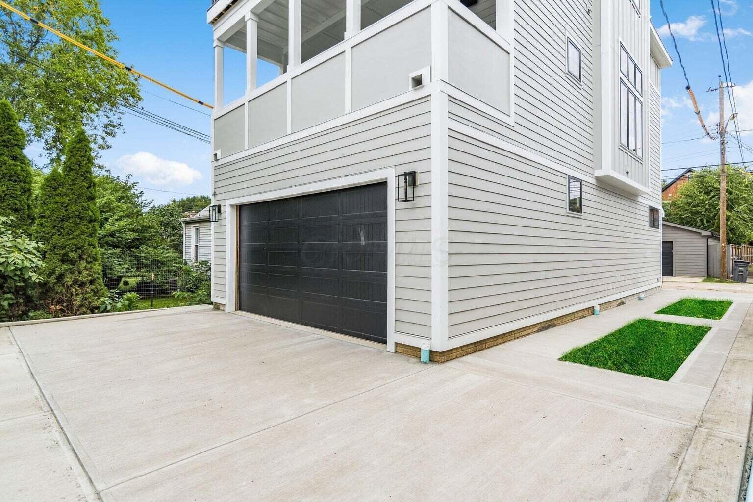 245 E Redbud Alley