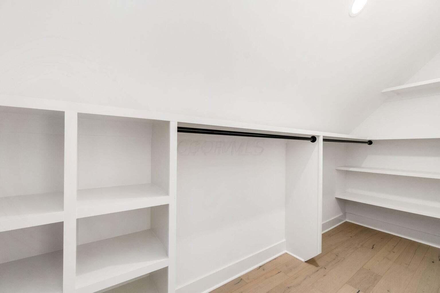 245 E Redbud Alley