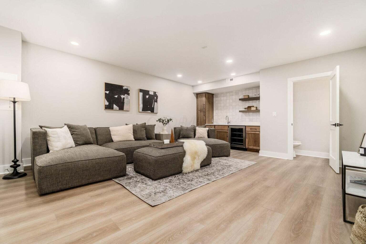 245 E Redbud Alley