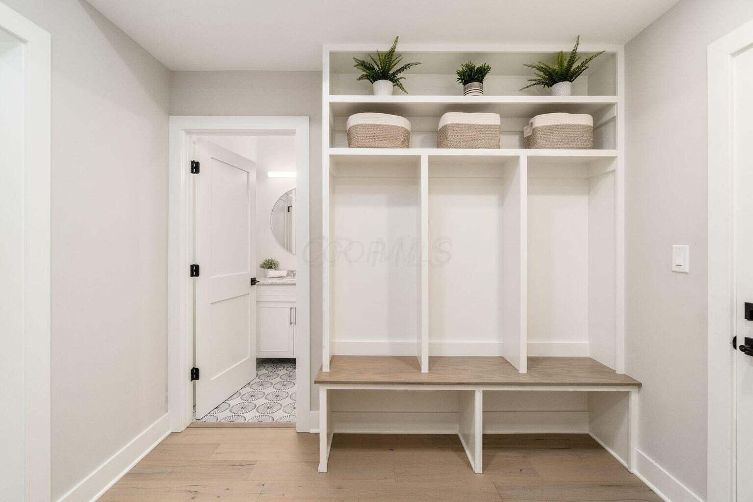 245 E Redbud Alley