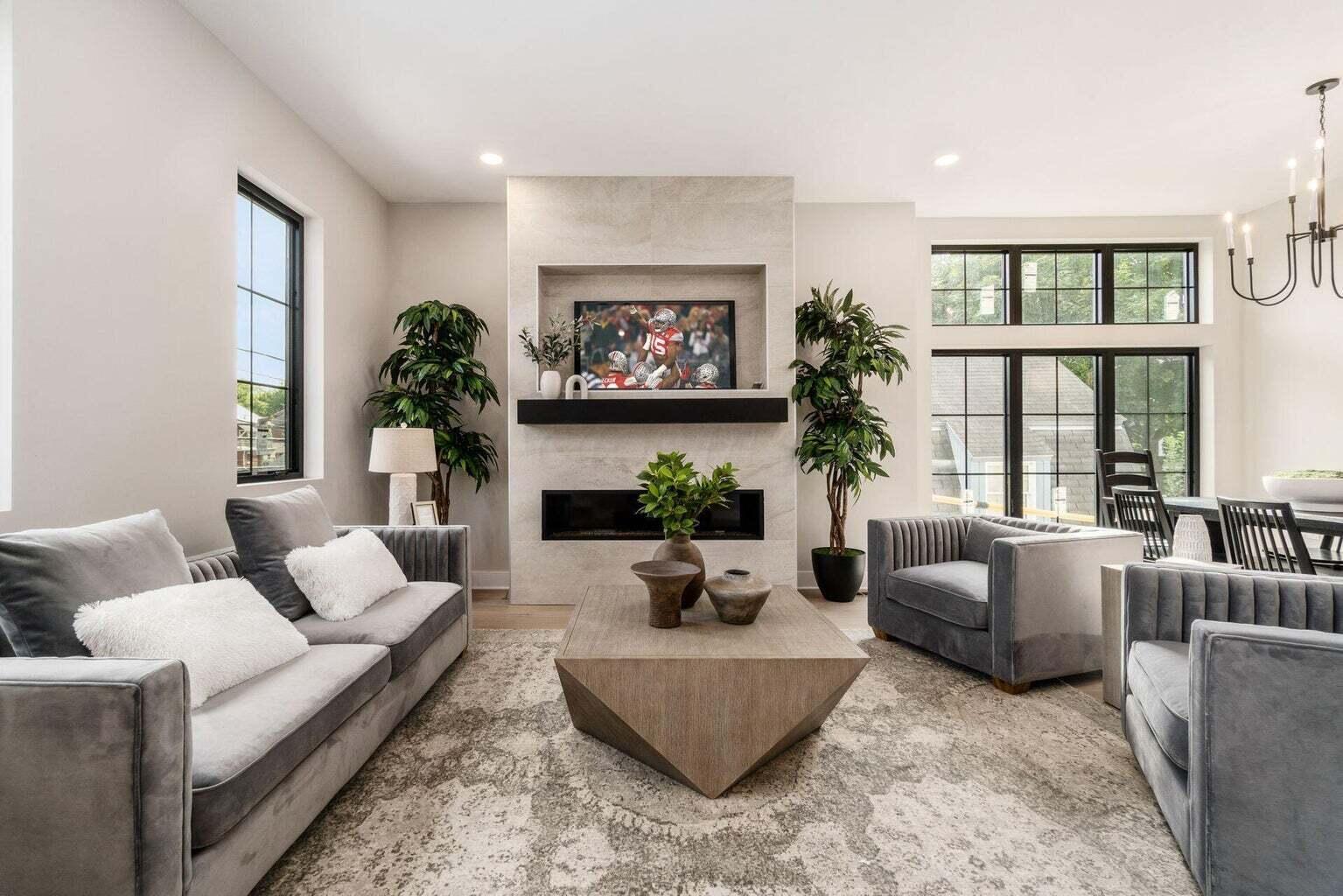 245 E Redbud Alley