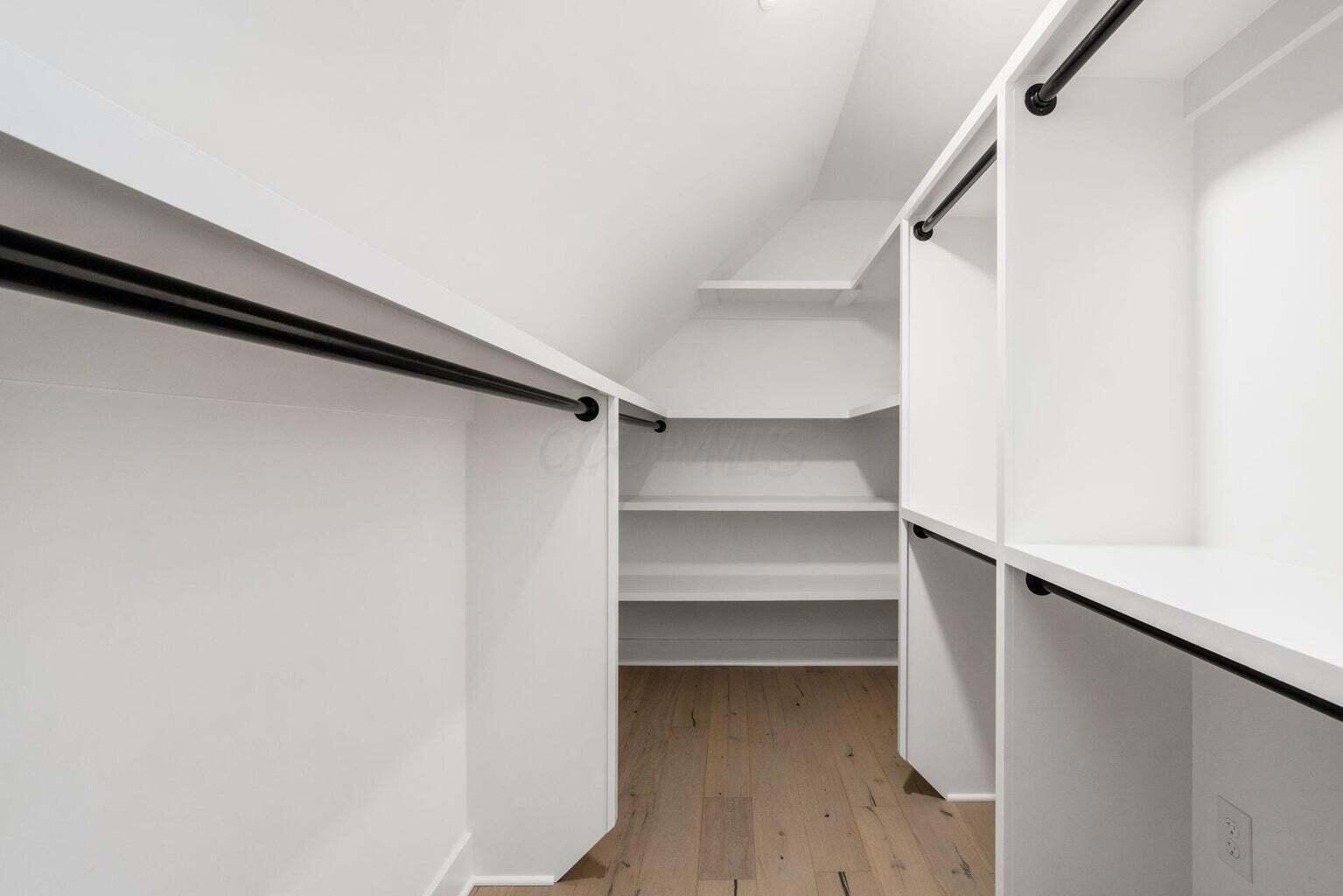 245 E Redbud Alley