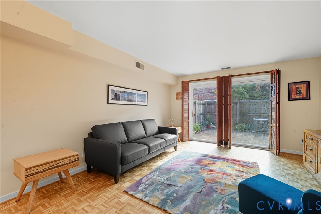 403 N Hamilton St Unit#J