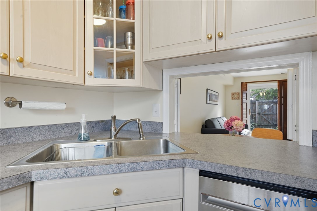 403 N Hamilton St Unit#J