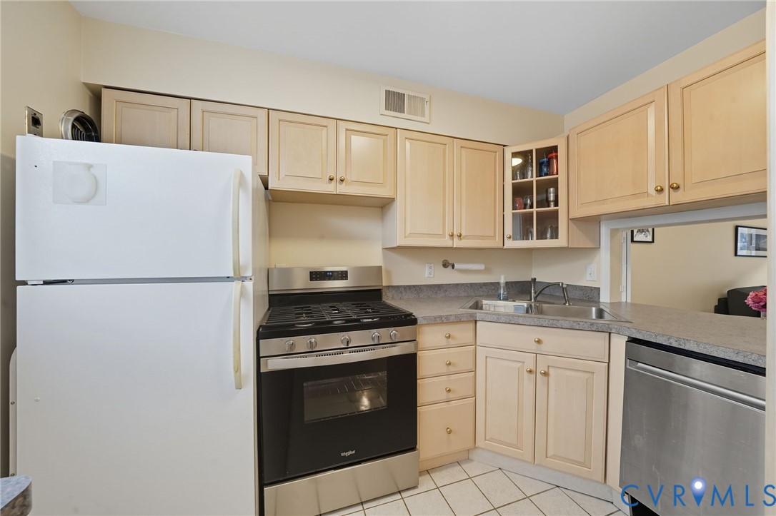 403 N Hamilton St Unit#J