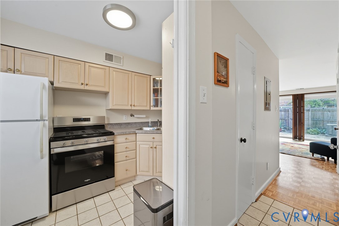 403 N Hamilton St Unit#J