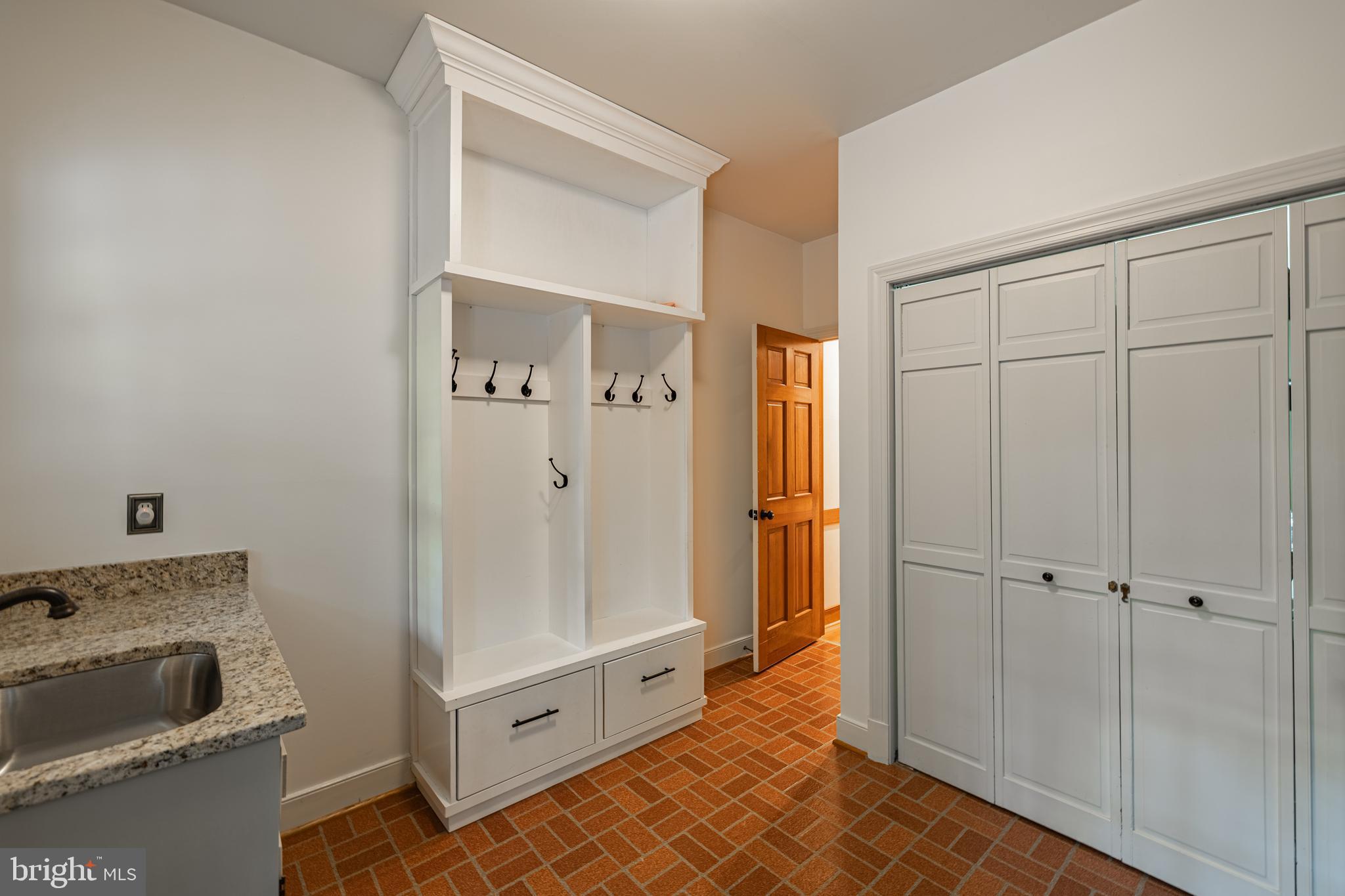 328 Perrow Ln