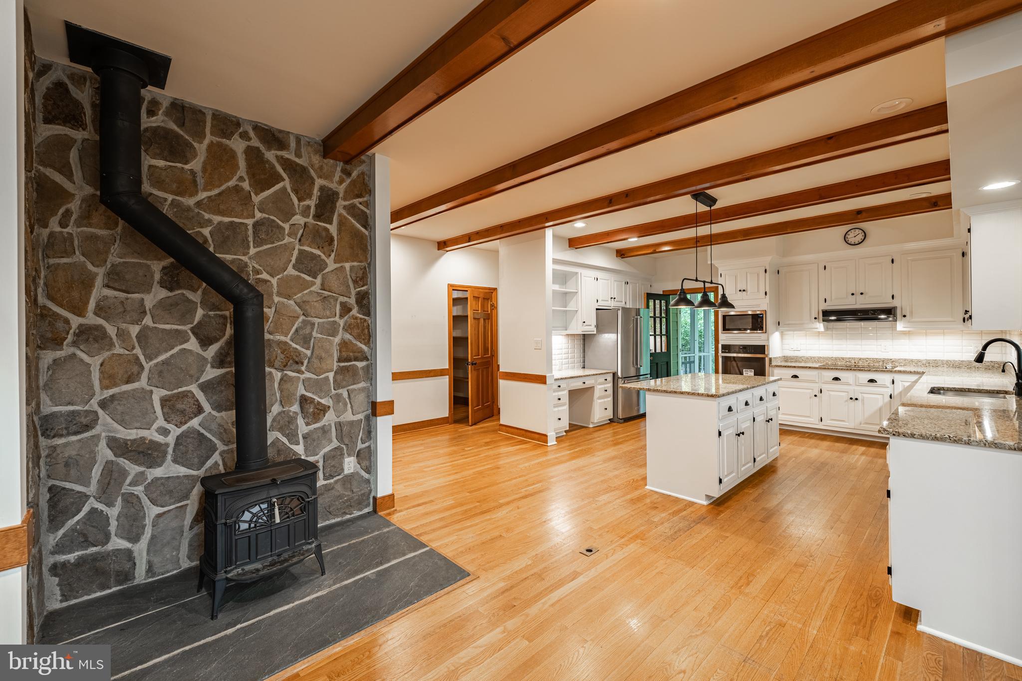 328 Perrow Ln
