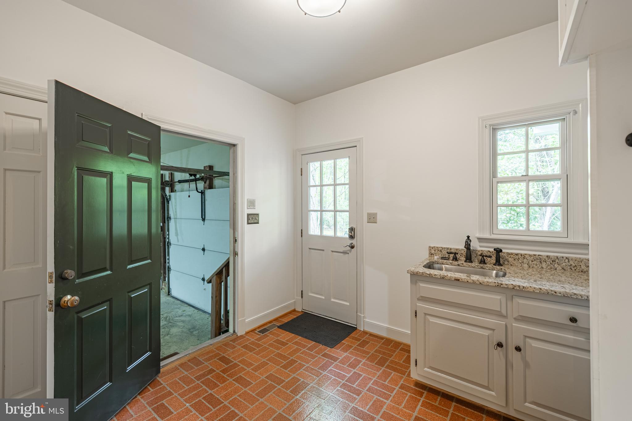 328 Perrow Ln