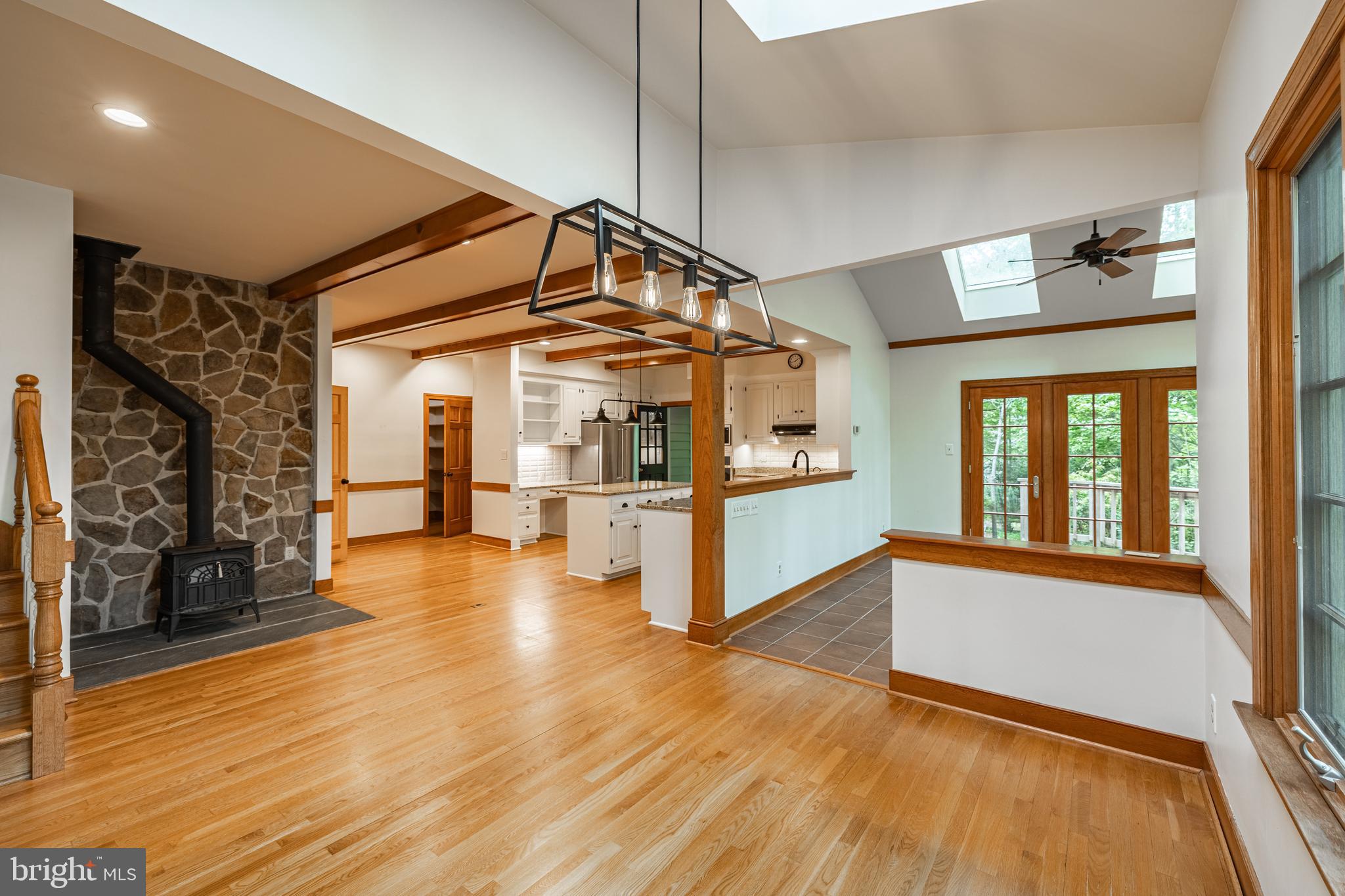 328 Perrow Ln