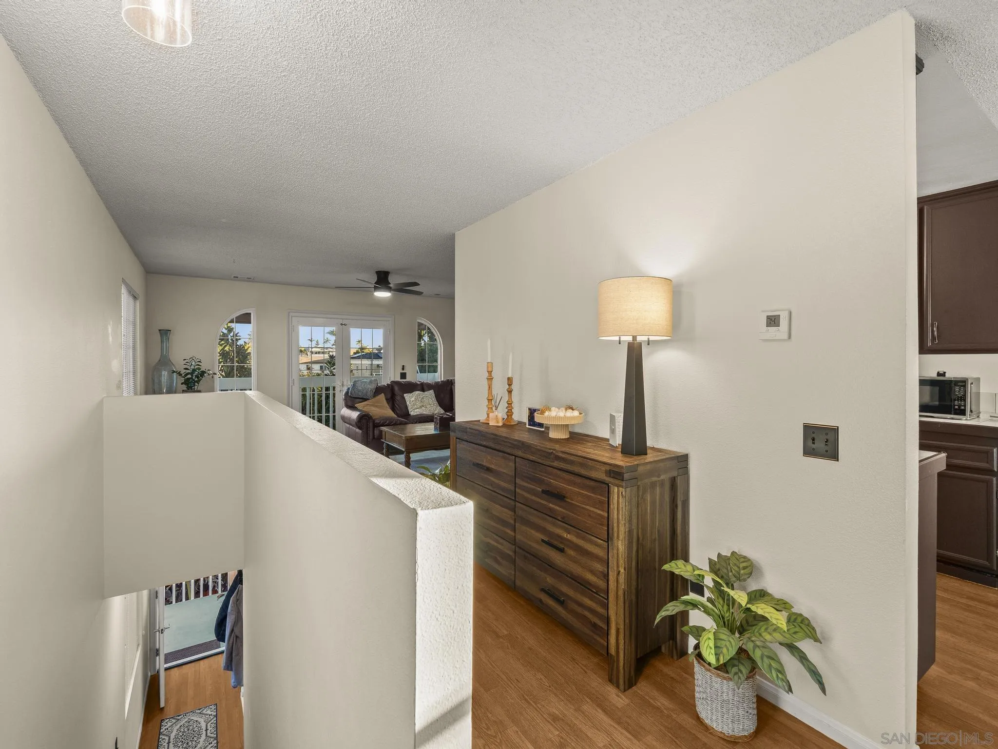 406-408 & 408b E Ave