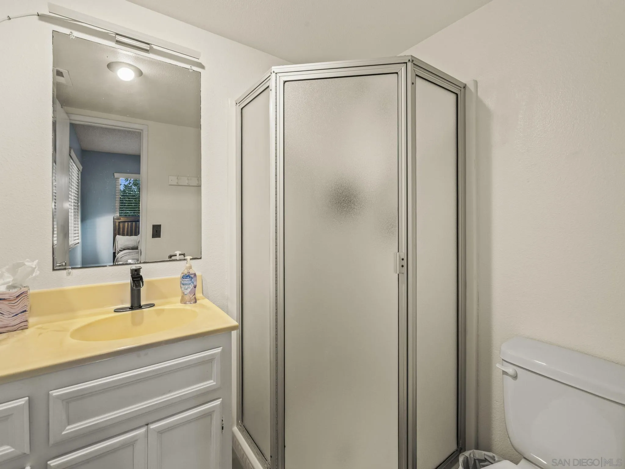 406-408 & 408b E Ave