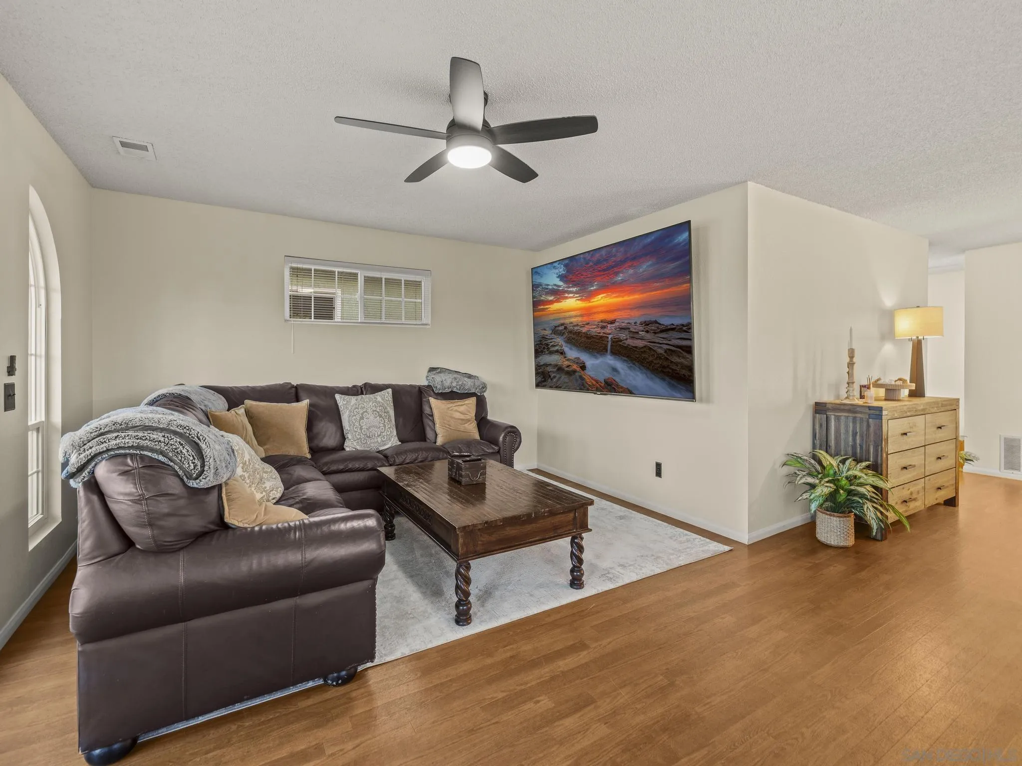406-408 & 408b E Ave