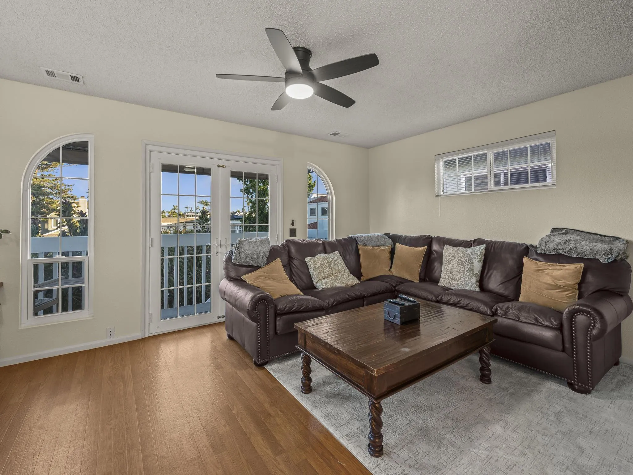 406-408 & 408b E Ave