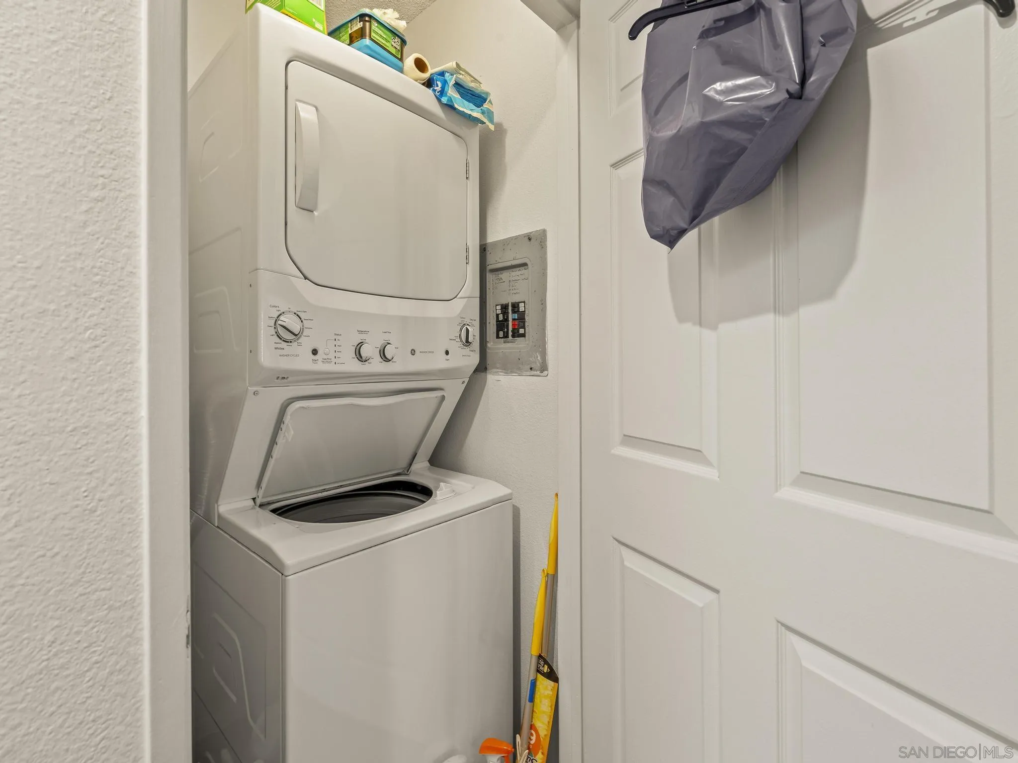 406-408 & 408b E Ave