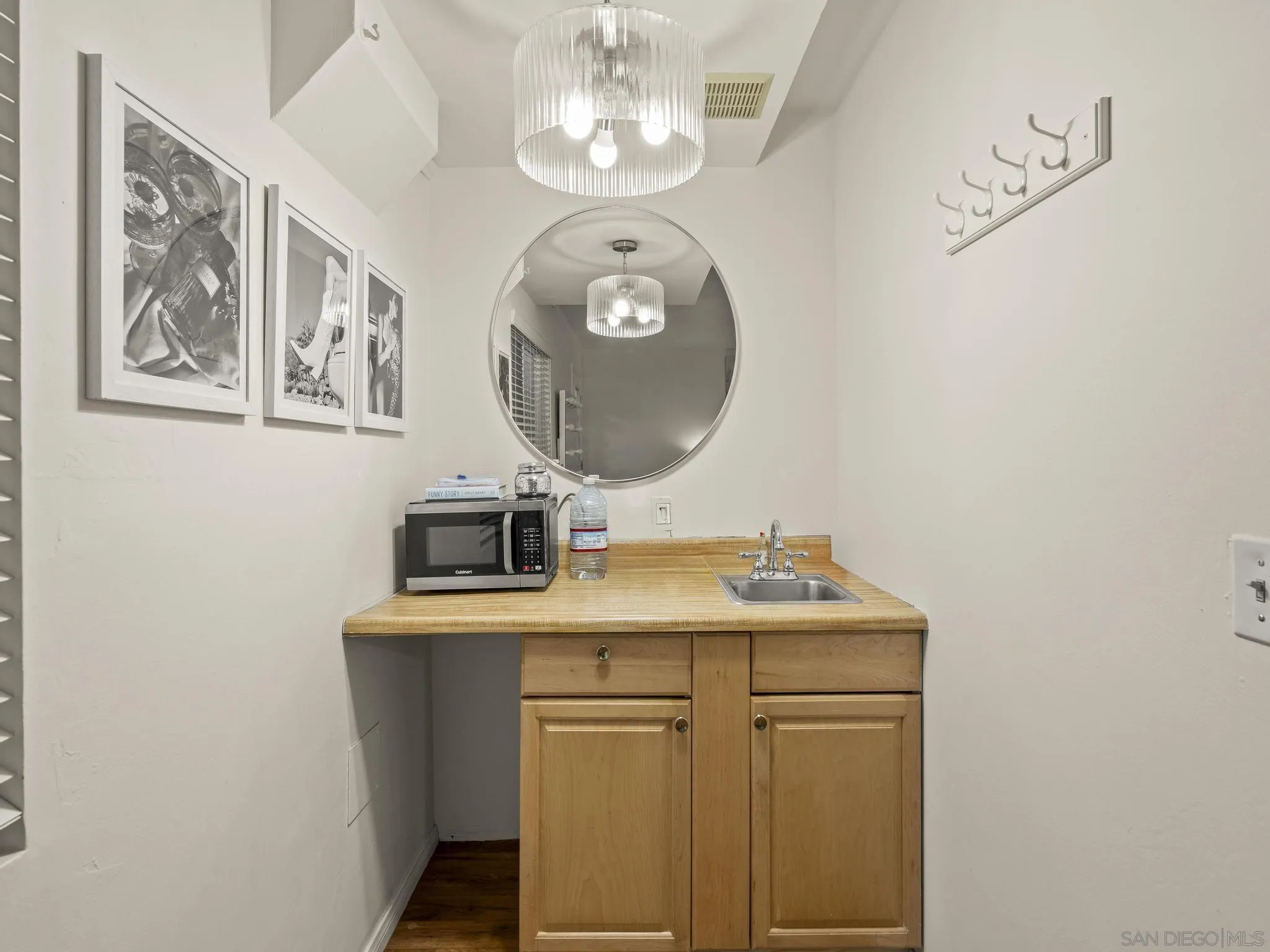 406-408 & 408b E Ave