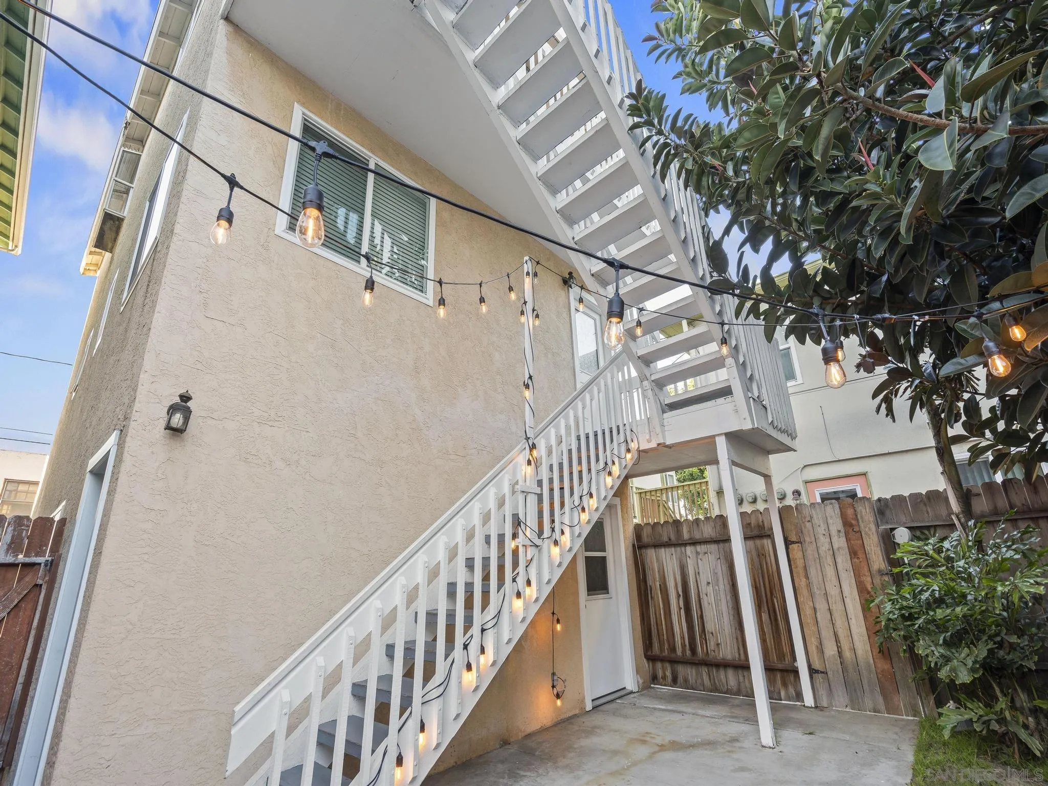 406-408 & 408b E Ave