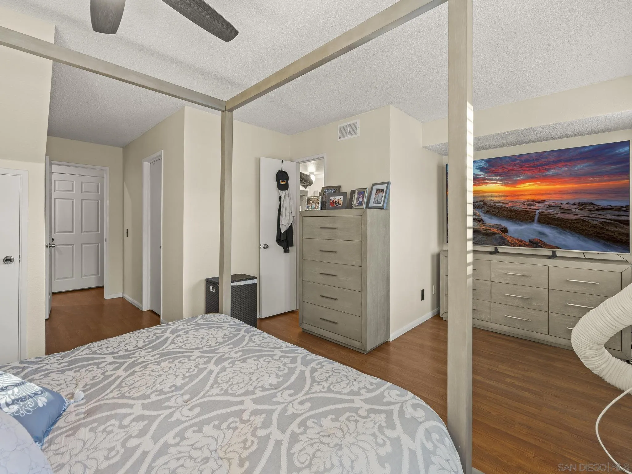 406-408 & 408b E Ave