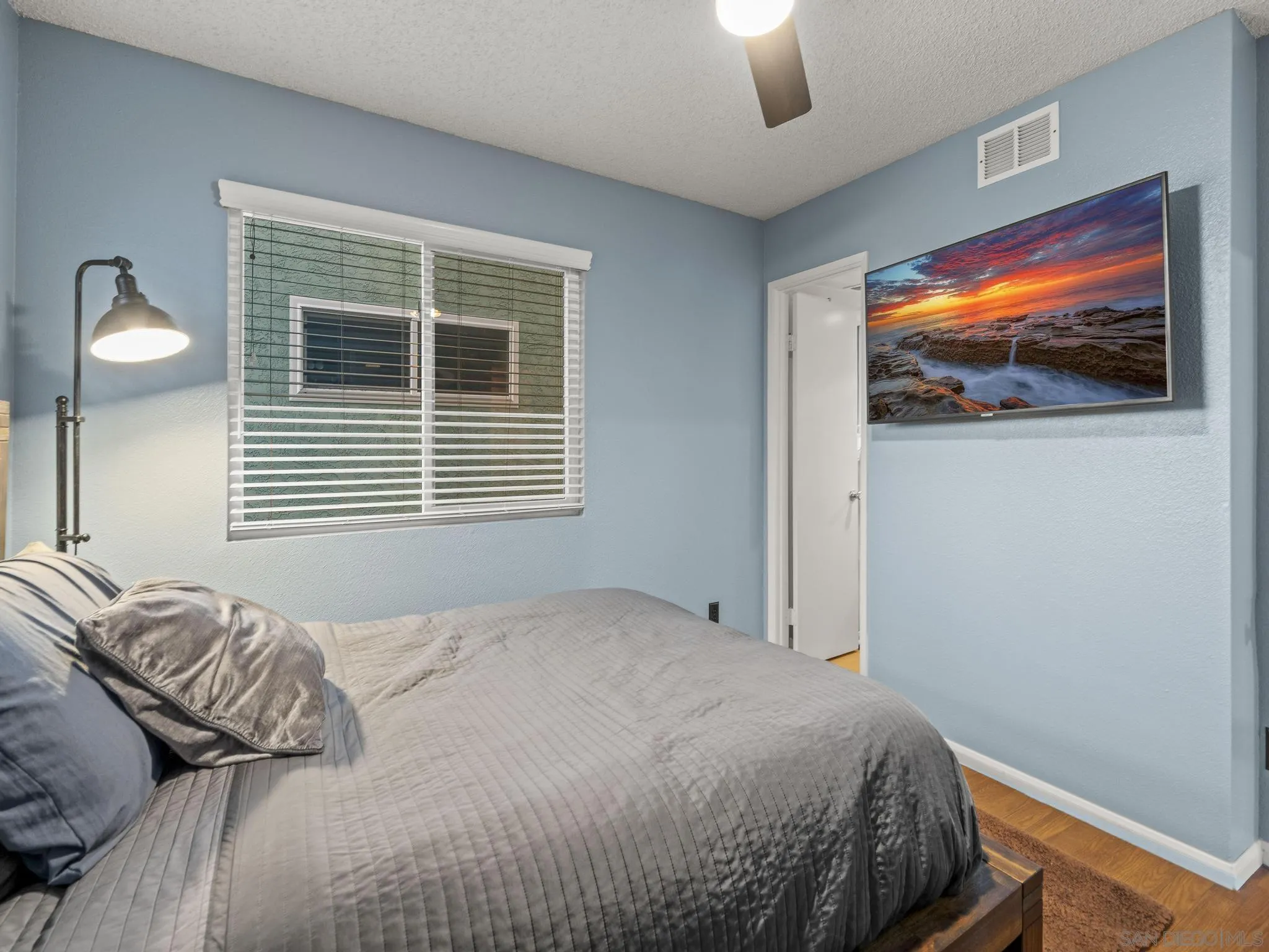 406-408 & 408b E Ave