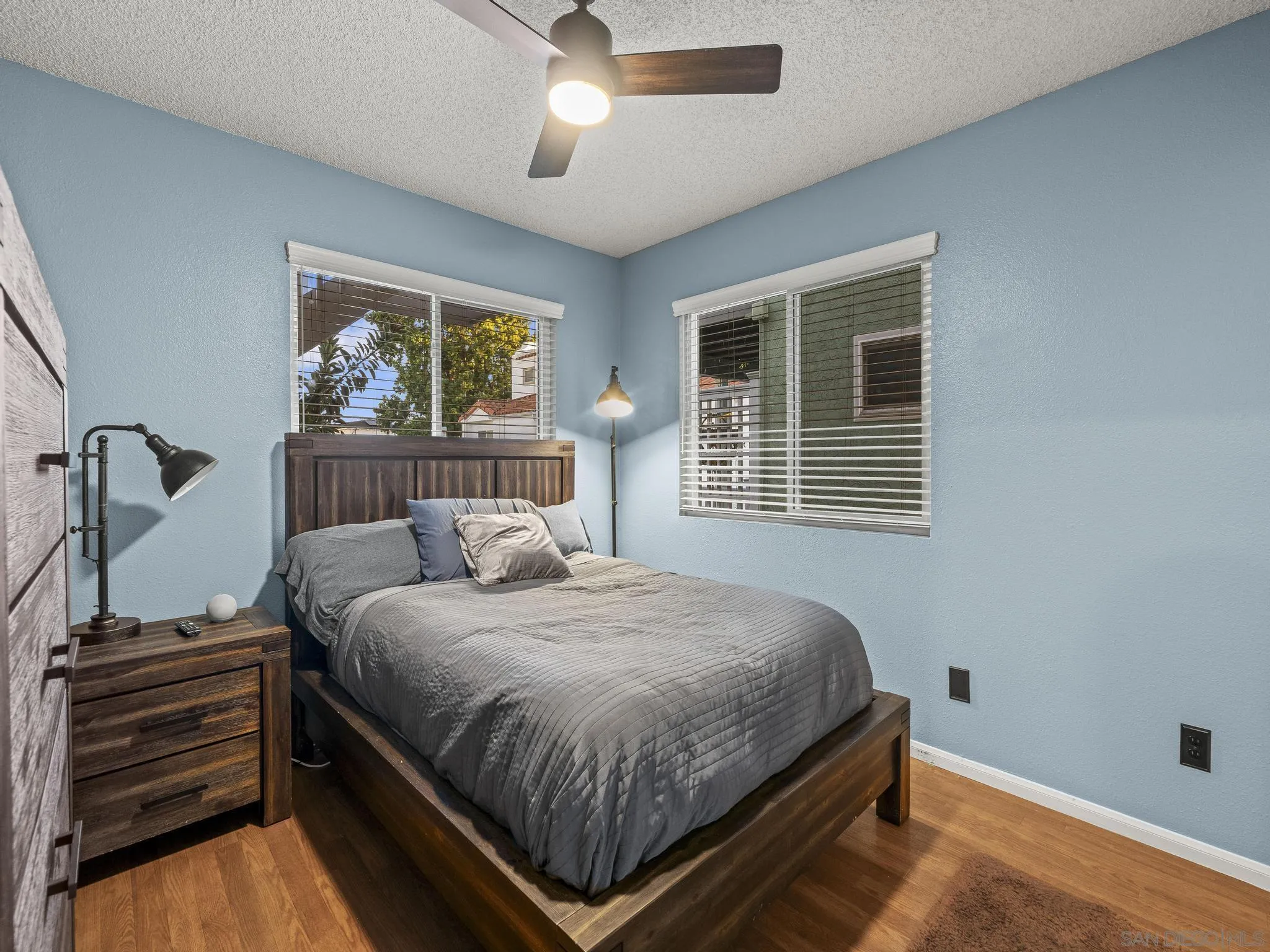 406-408 & 408b E Ave