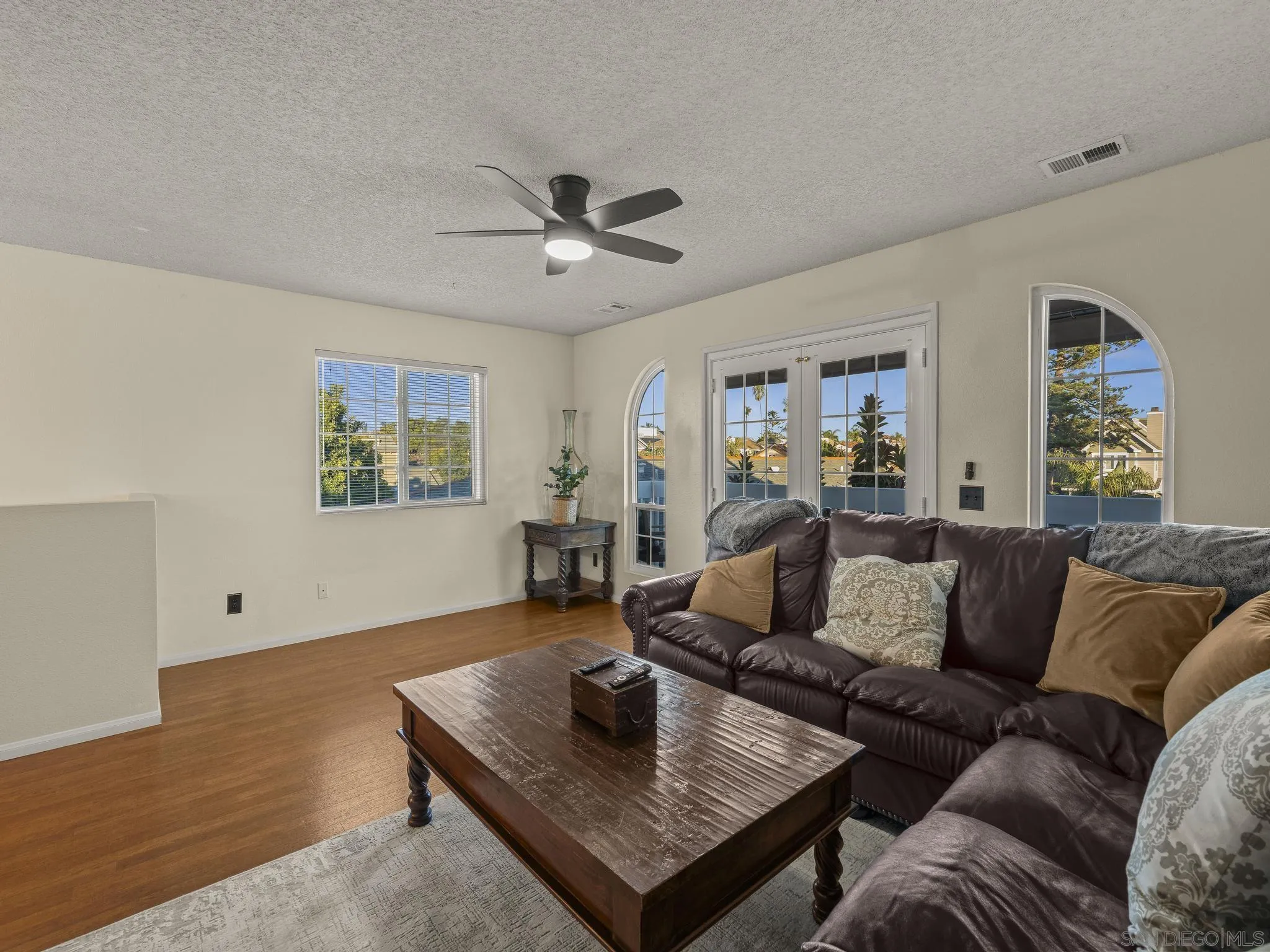406-408 & 408b E Ave