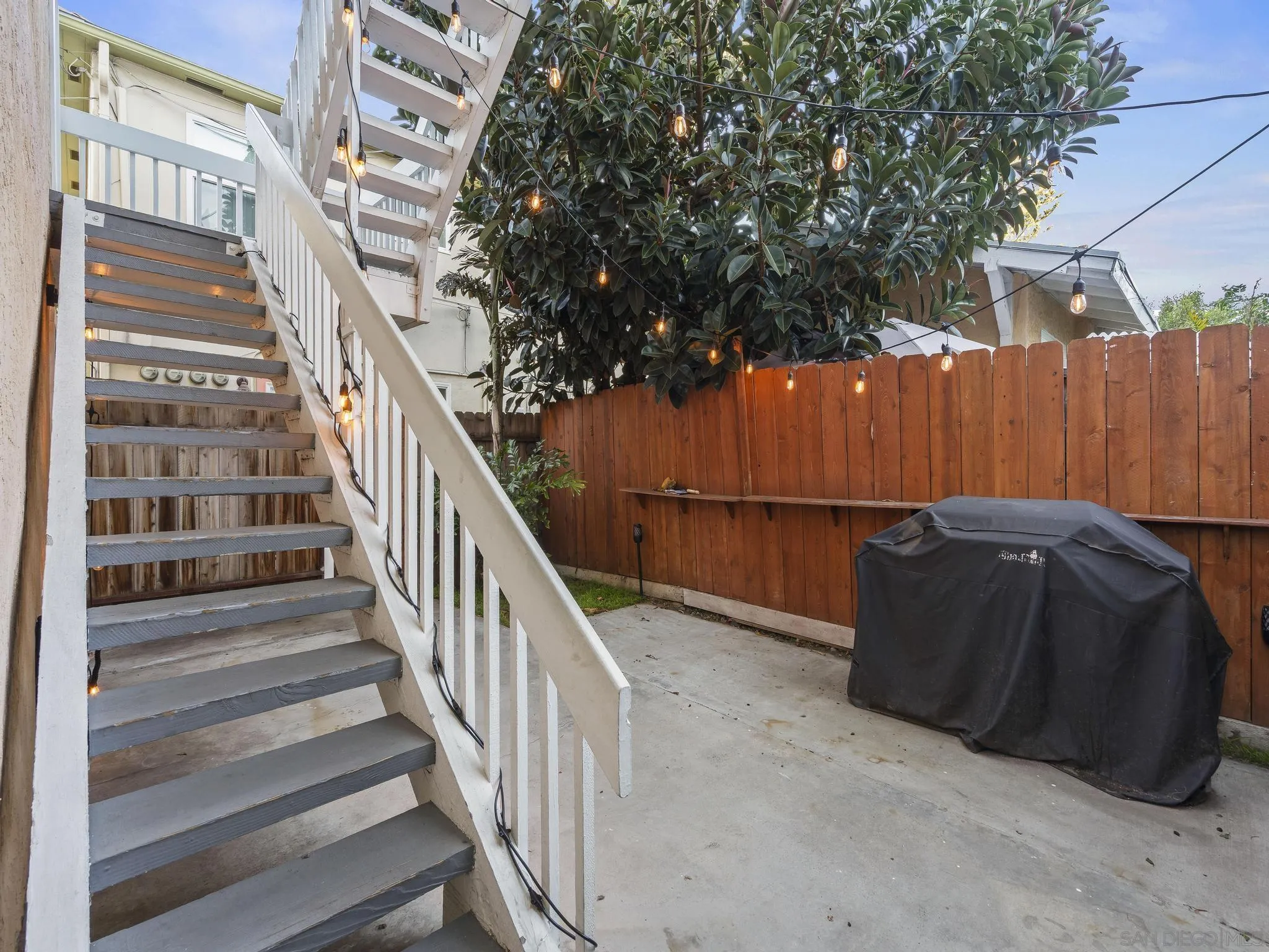 406-408 & 408b E Ave