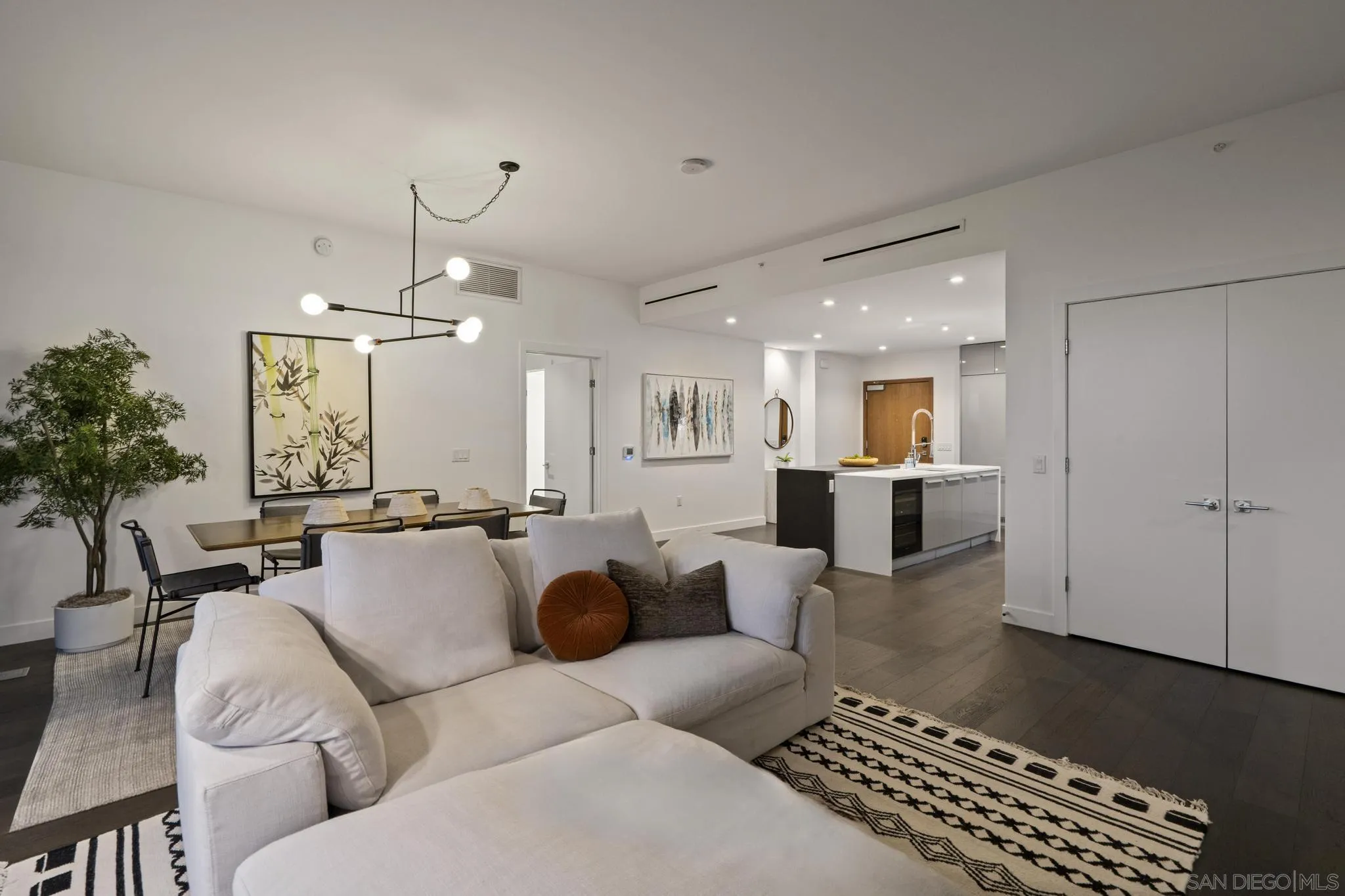 2604 5th Ave Unit 406