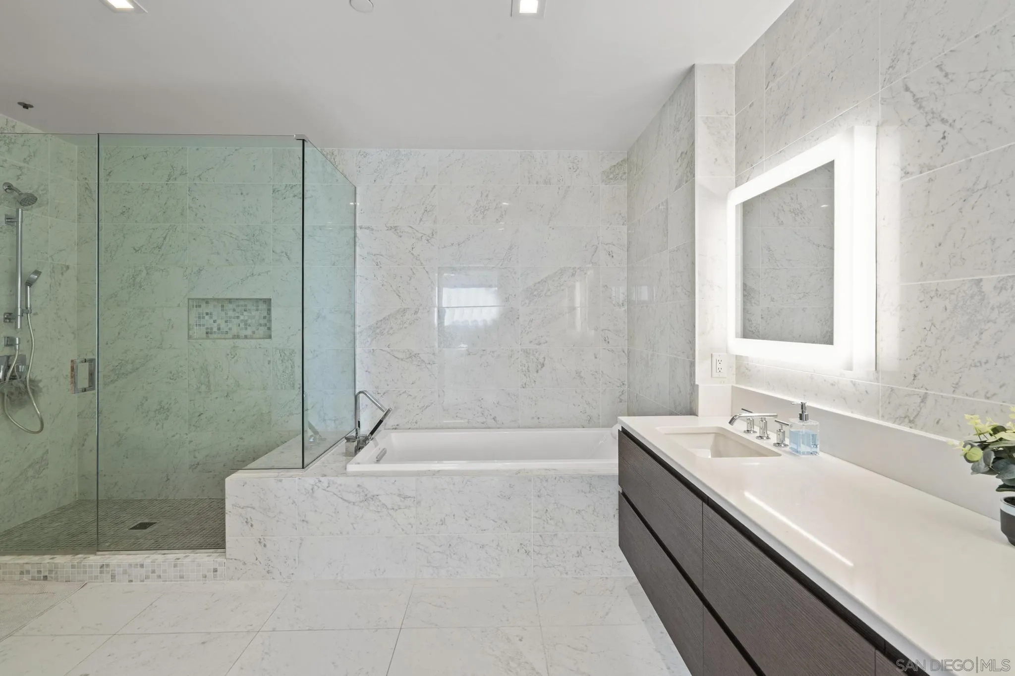 2604 5th Ave Unit 406