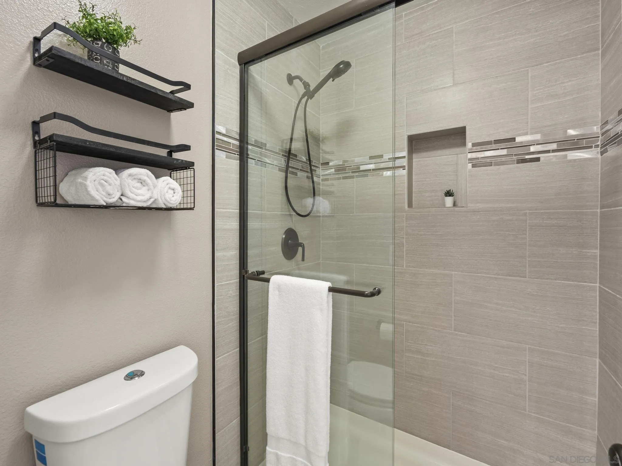 1536 Apache Dr. Unit #f