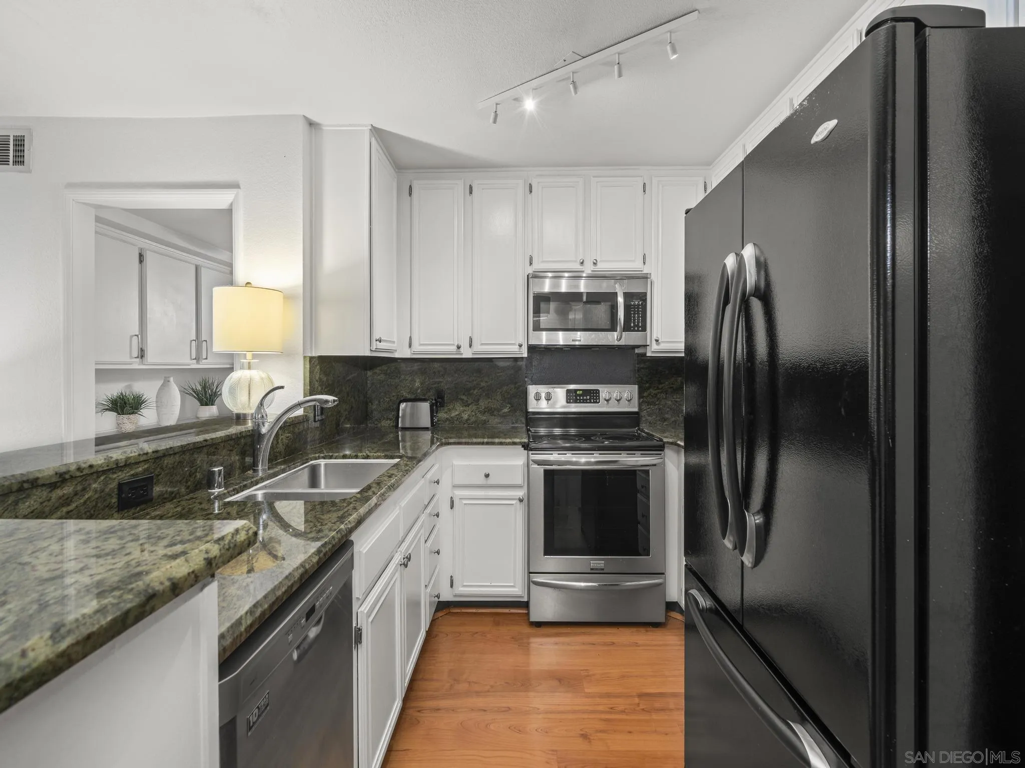 850 State Unit 117