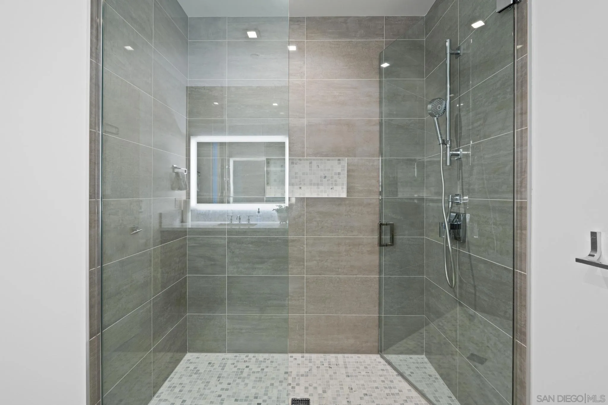 2604 5th Ave Unit 406