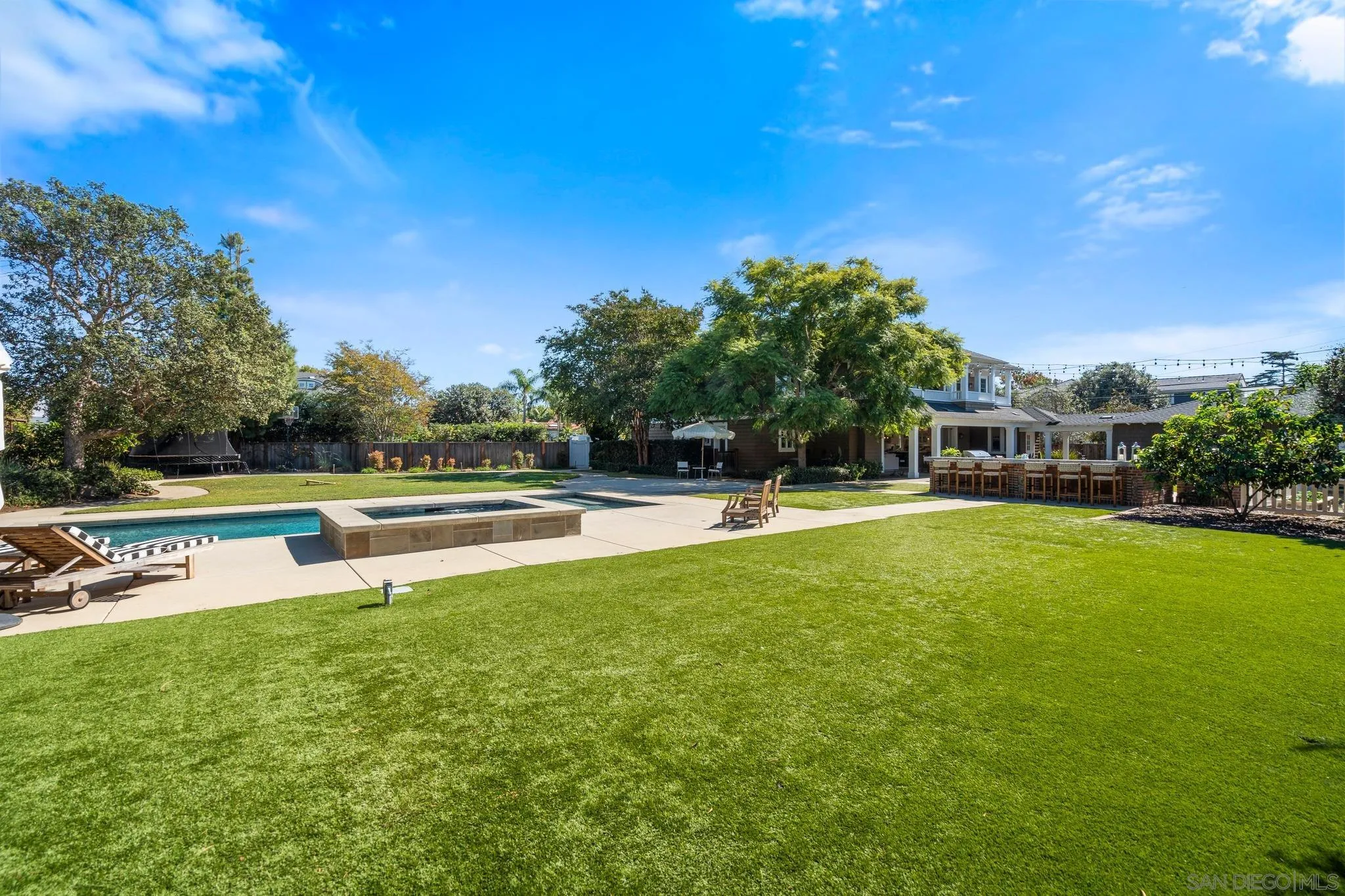 750 & 760 Country Club Ln