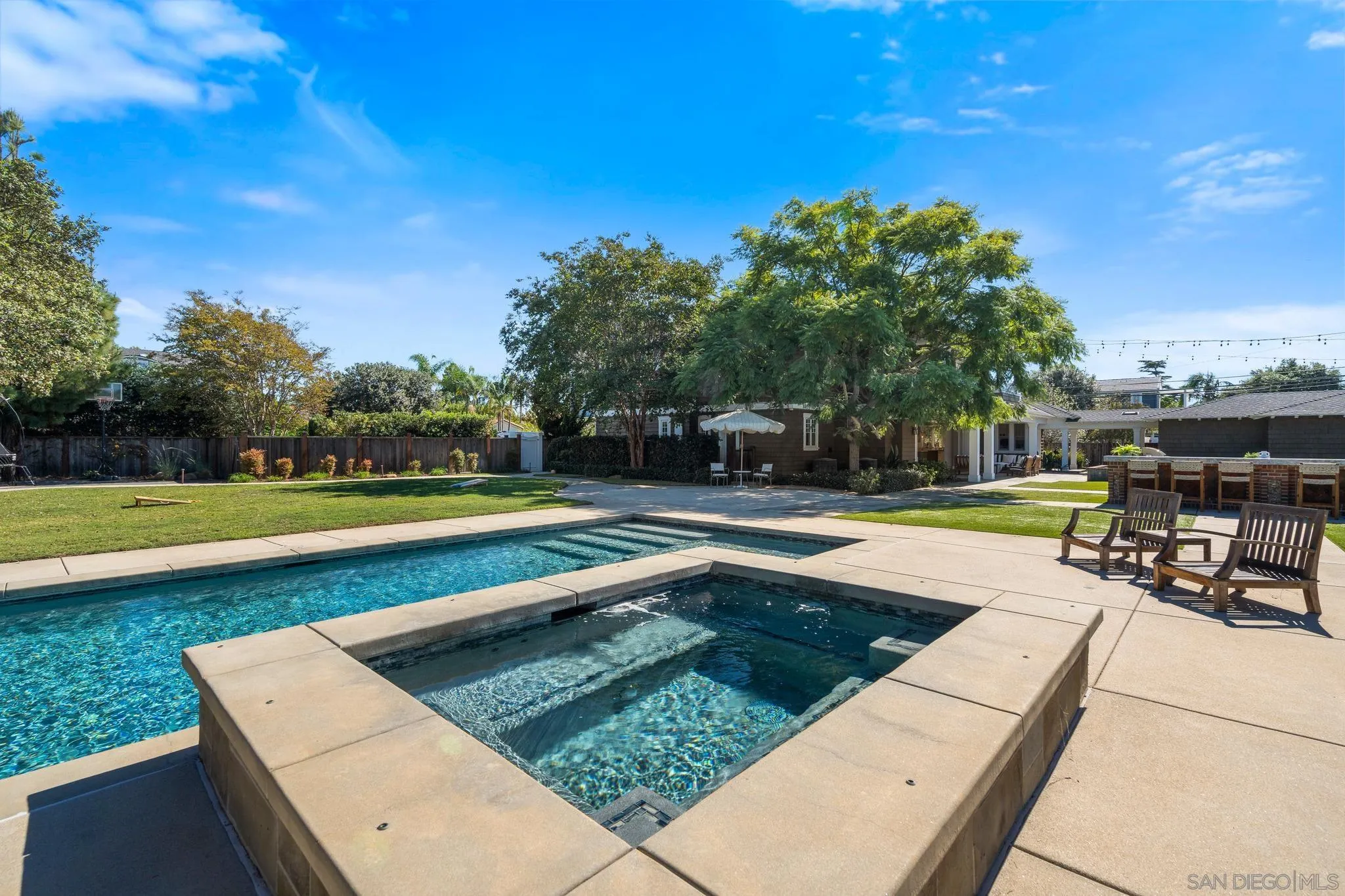 750 & 760 Country Club Ln