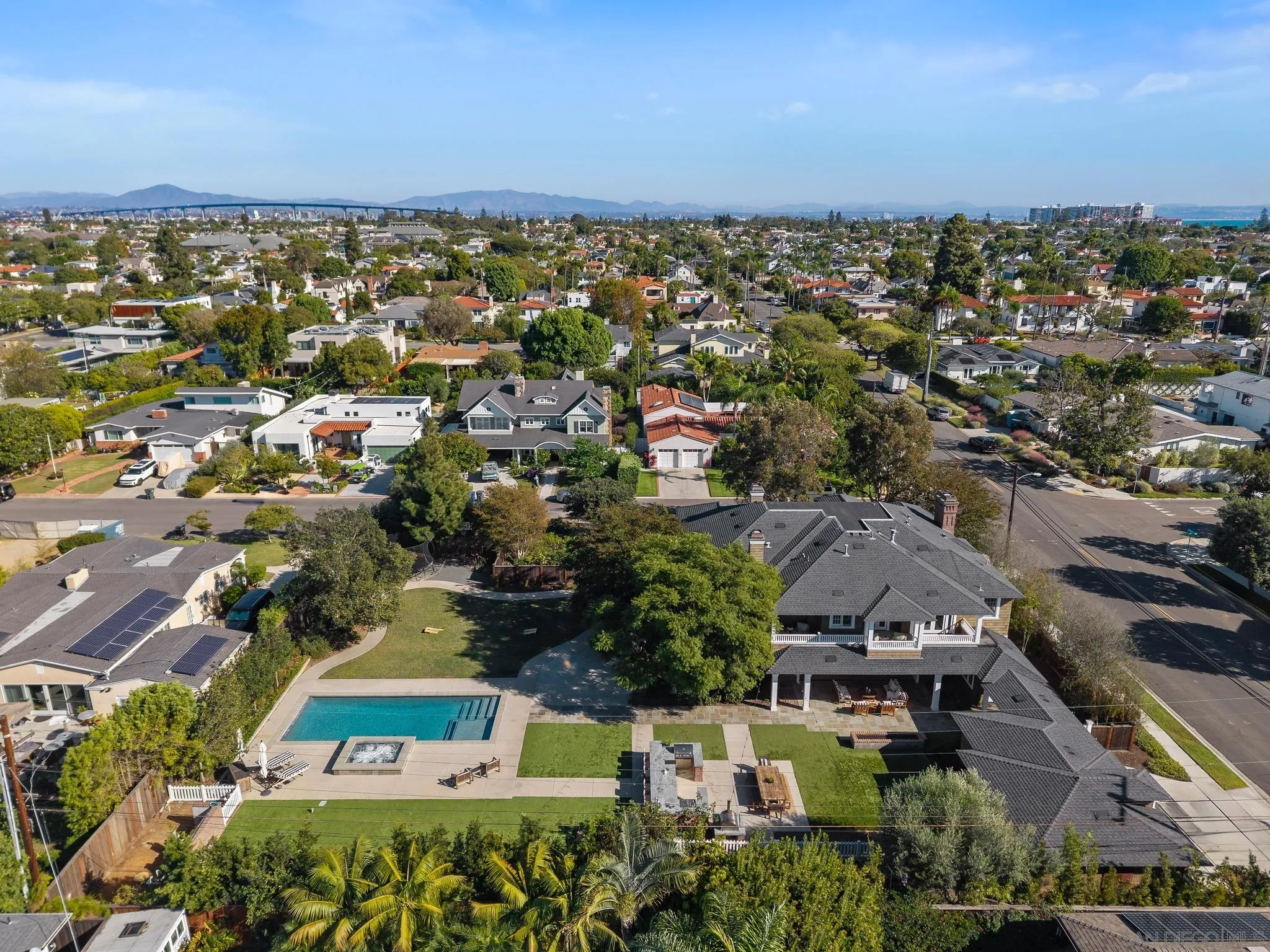 750 & 760 Country Club Ln