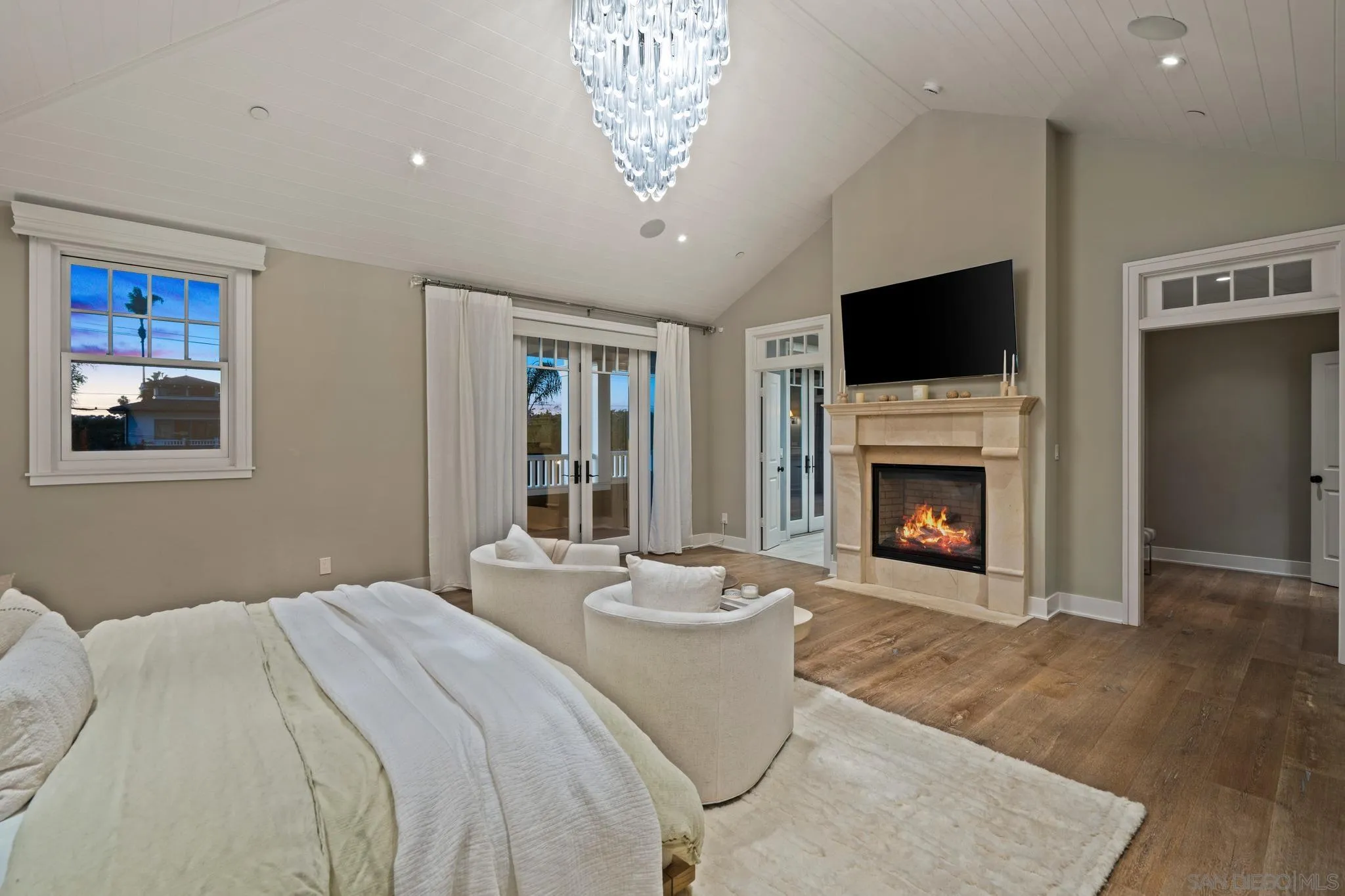 750 & 760 Country Club Ln