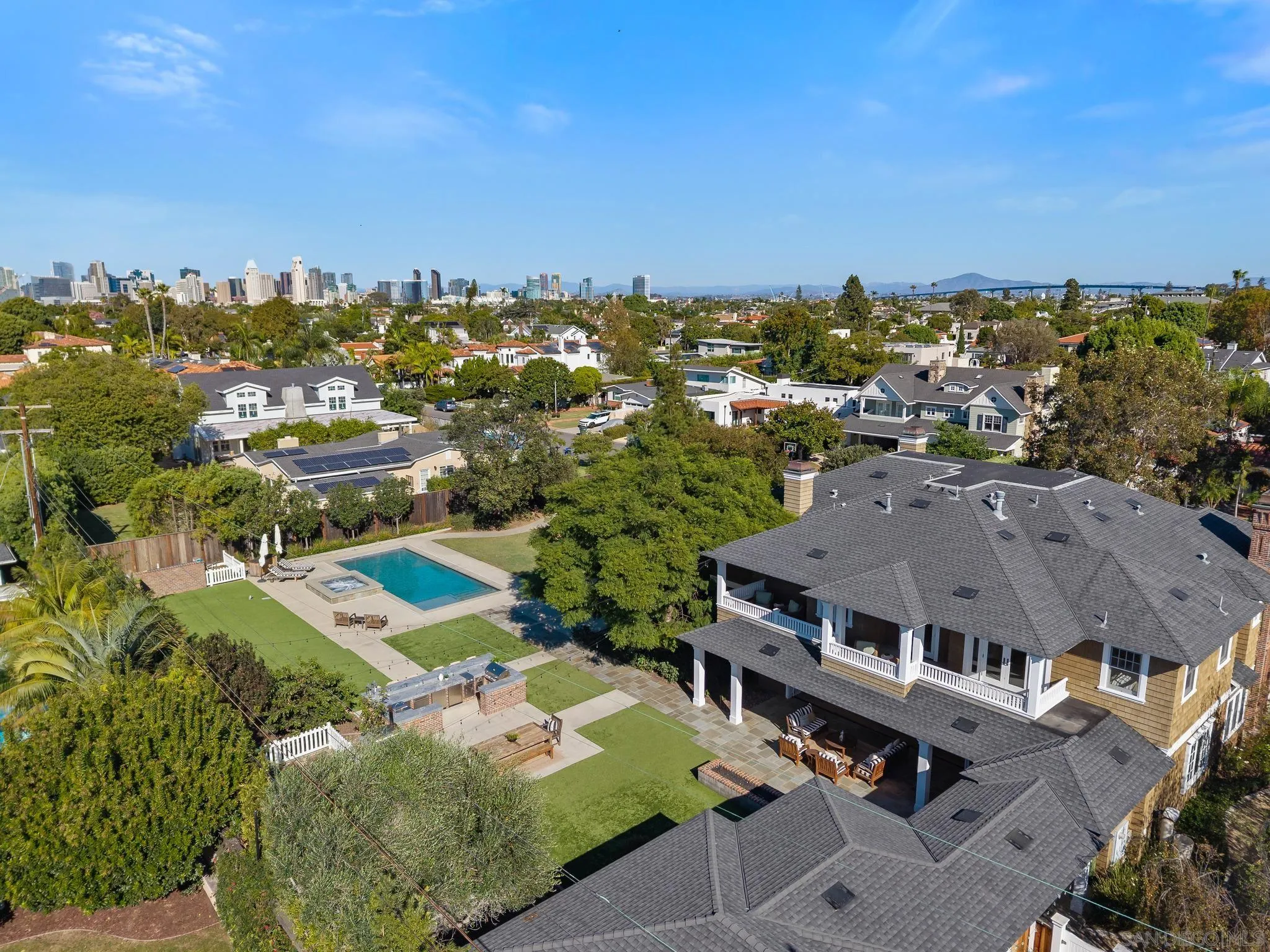 750 & 760 Country Club Ln