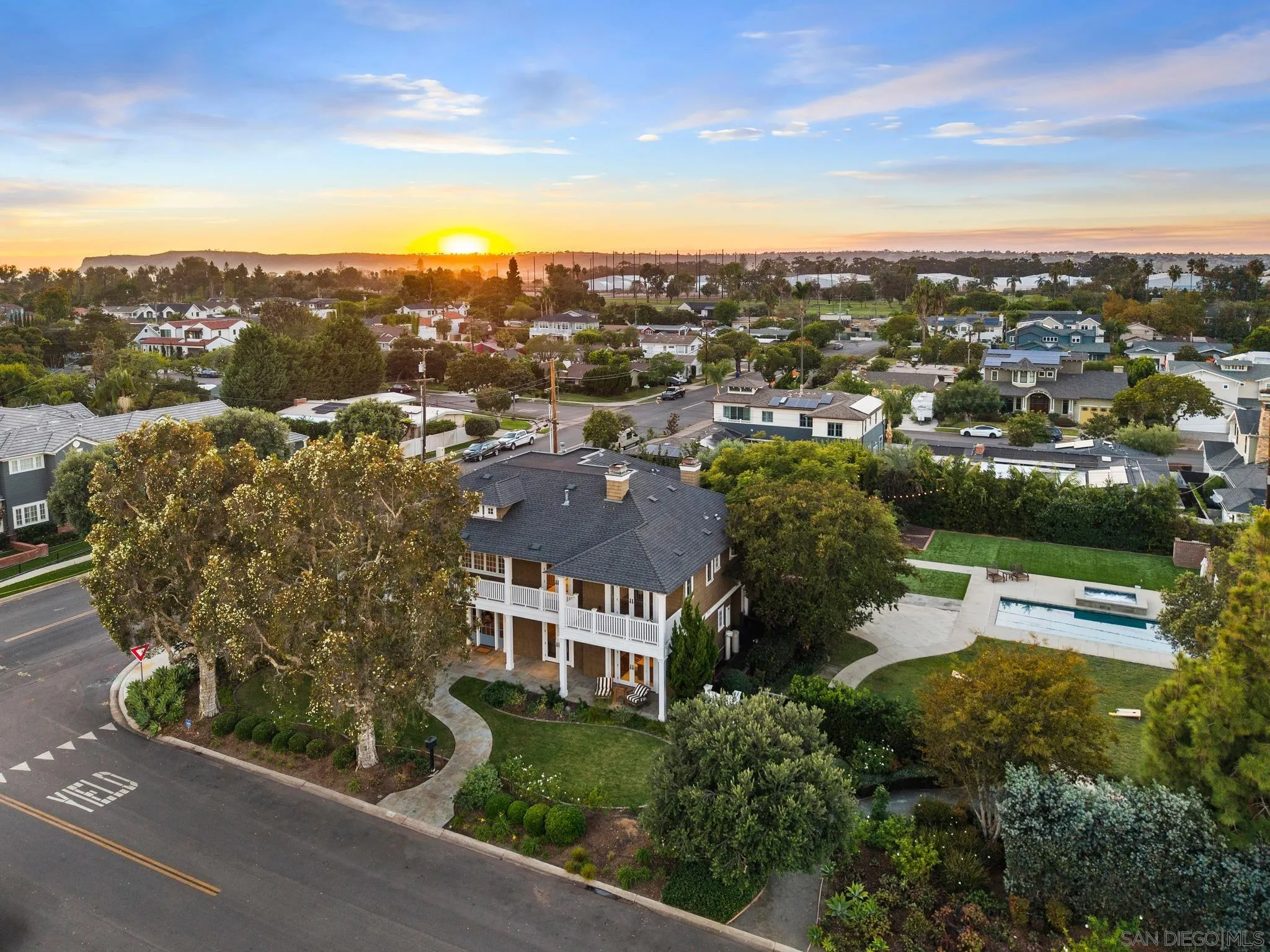 750 & 760 Country Club Ln