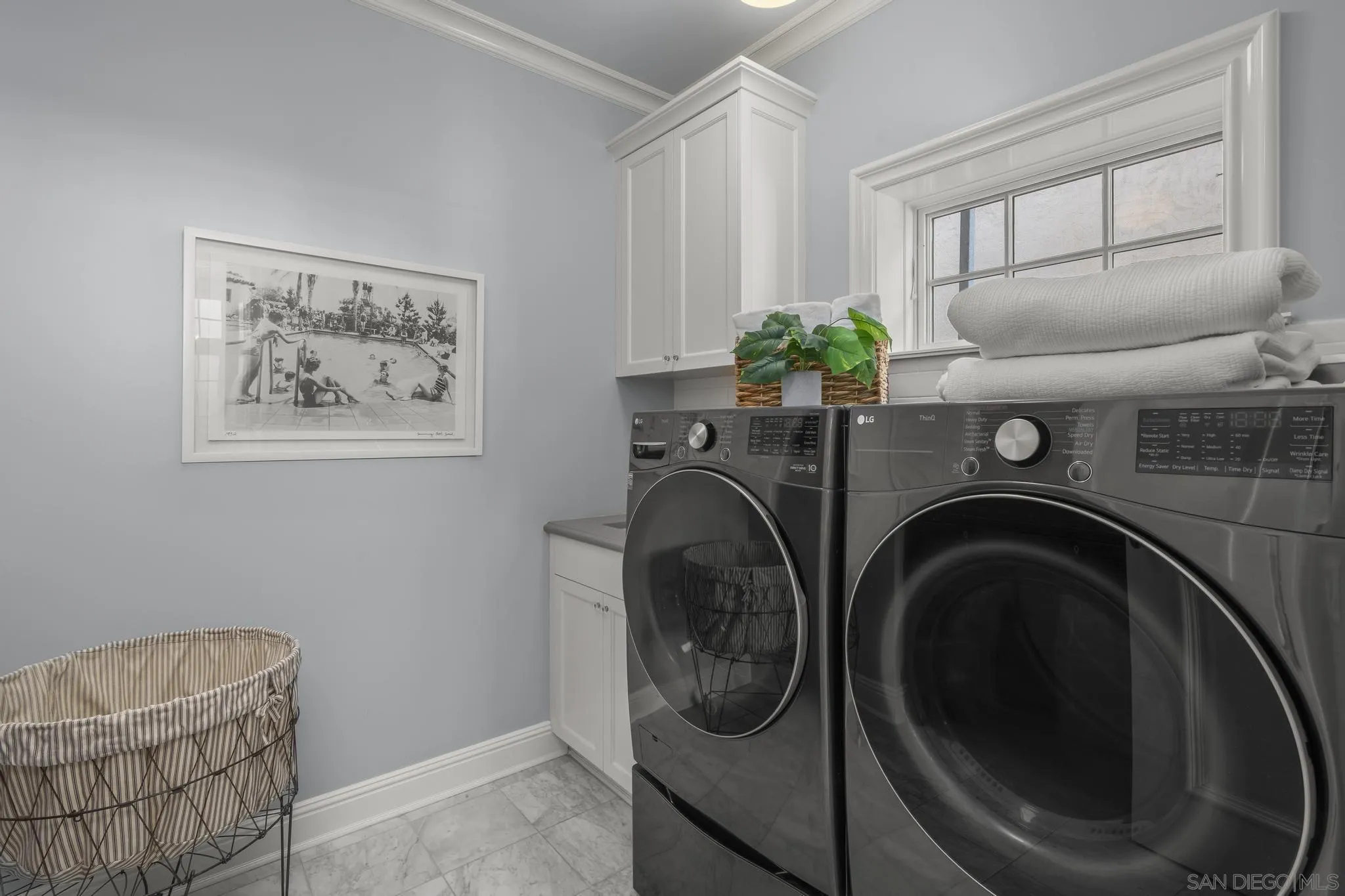 2045 W California St