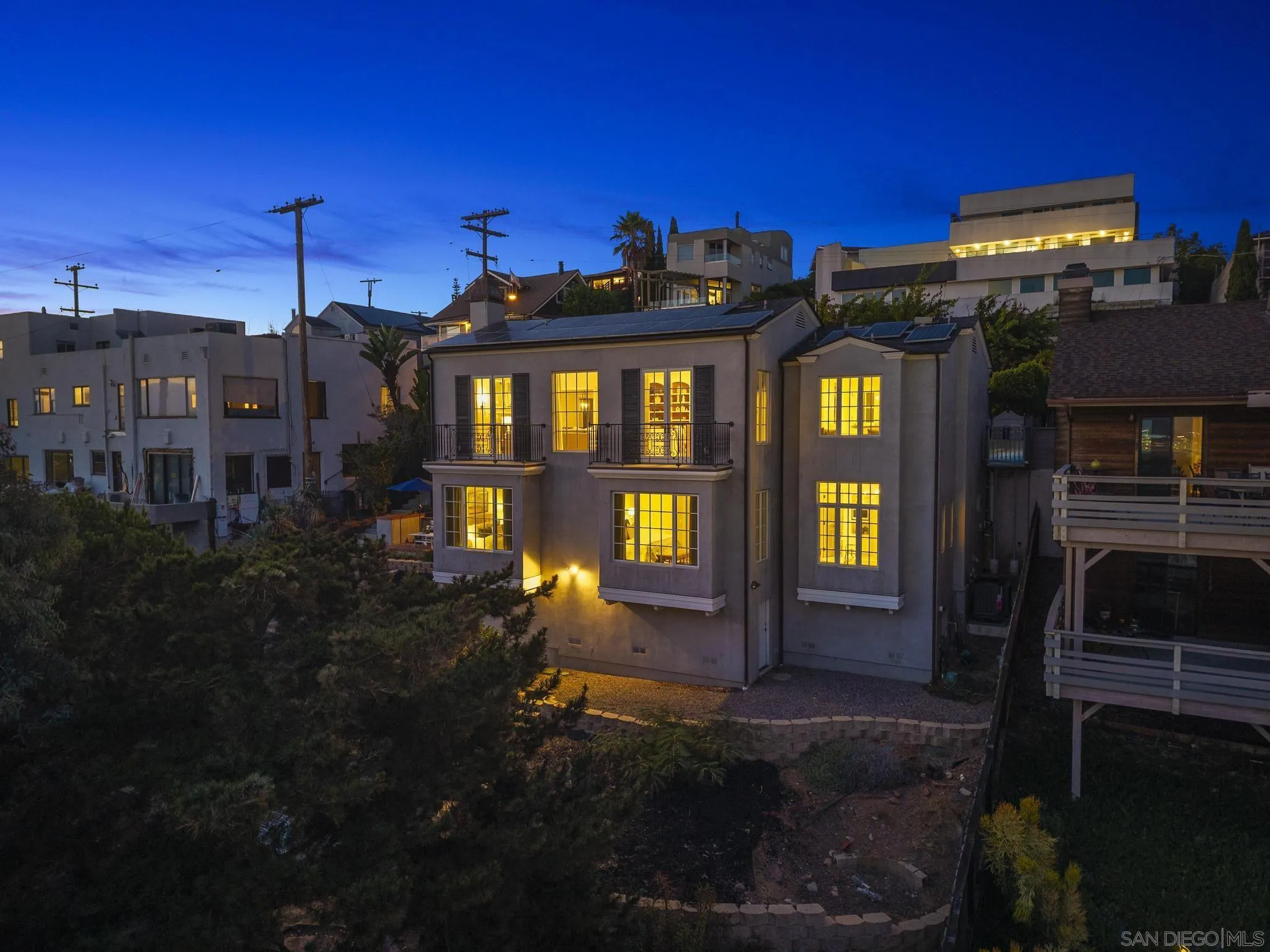 2045 W California St