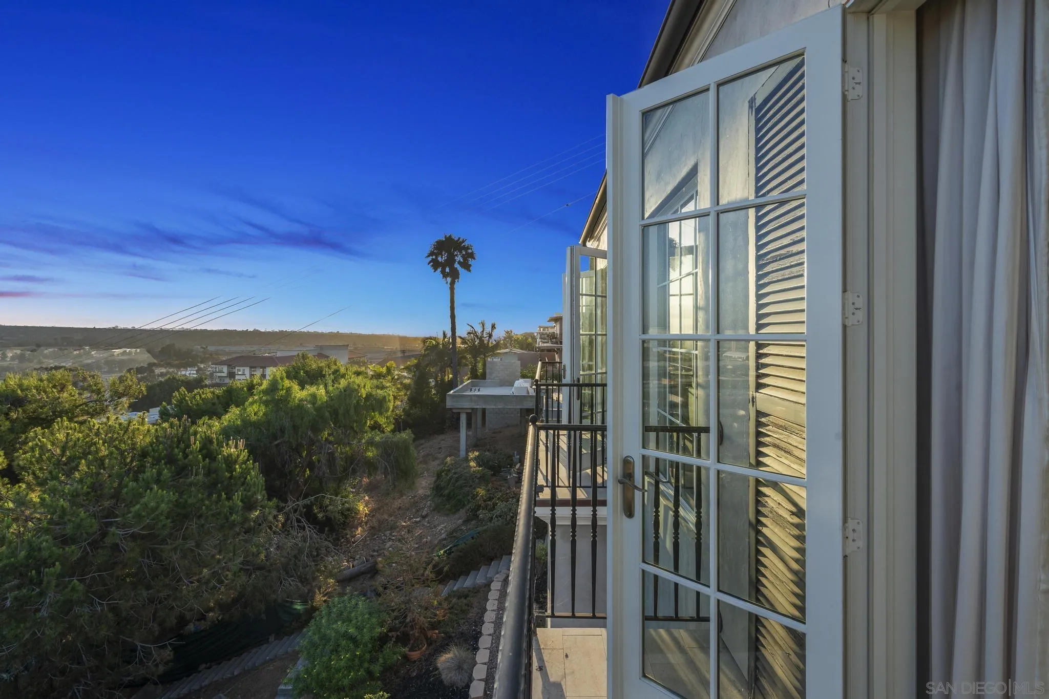 2045 W California St