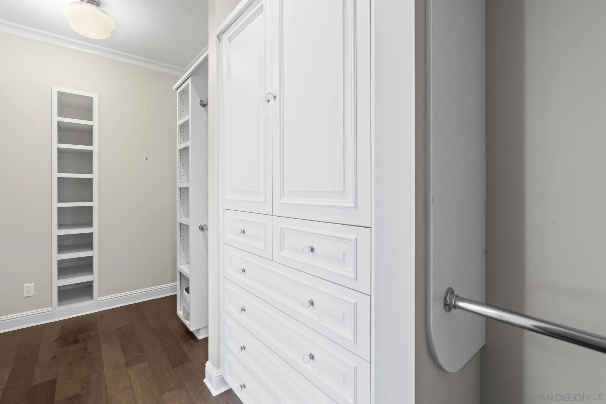 2045 W California St