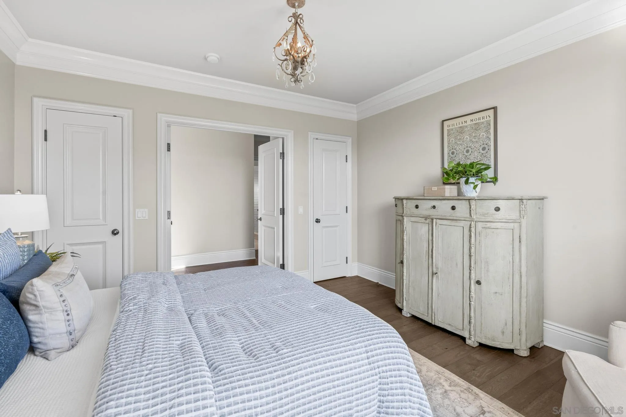 2045 W California St