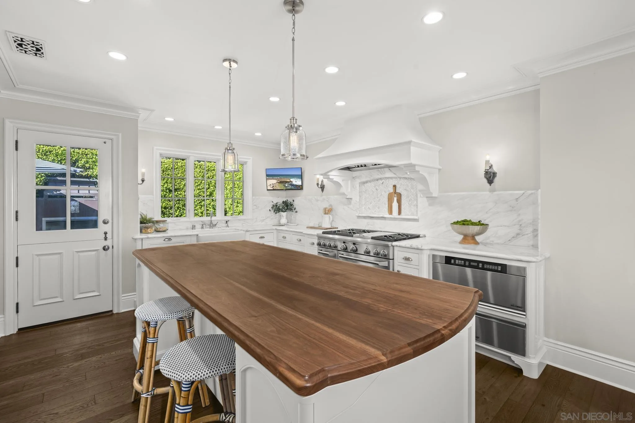 2045 W California St