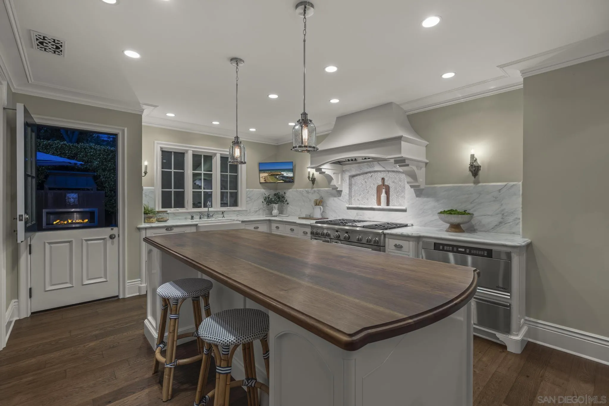 2045 W California St