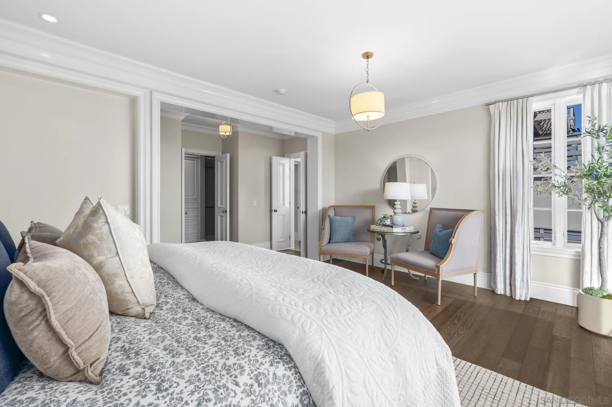 2045 W California St