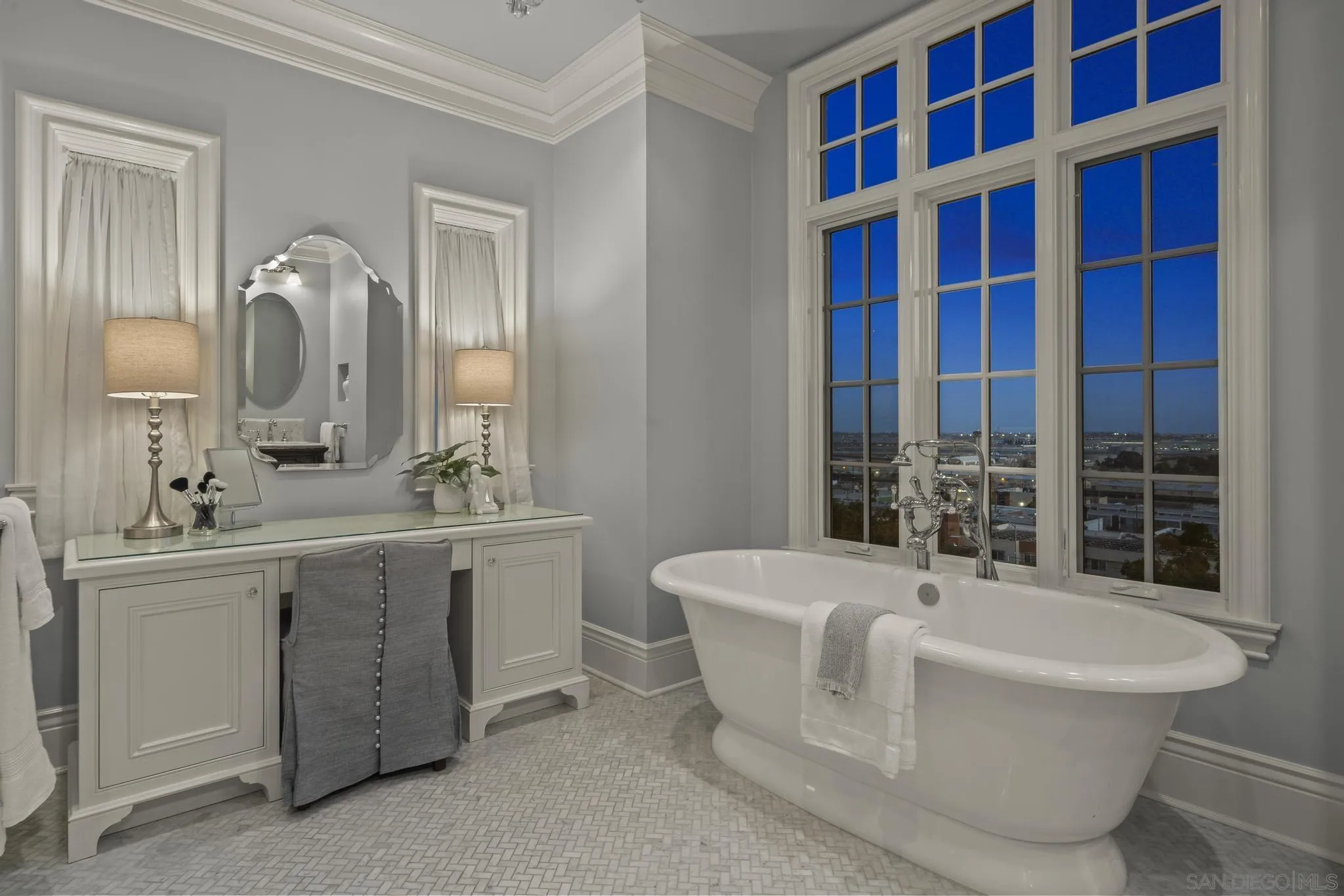 2045 W California St