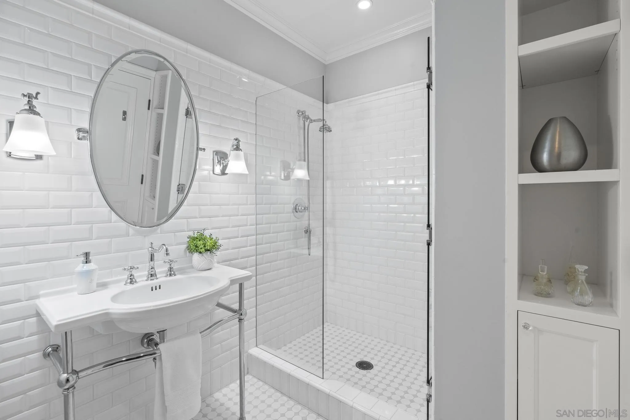 2045 W California St