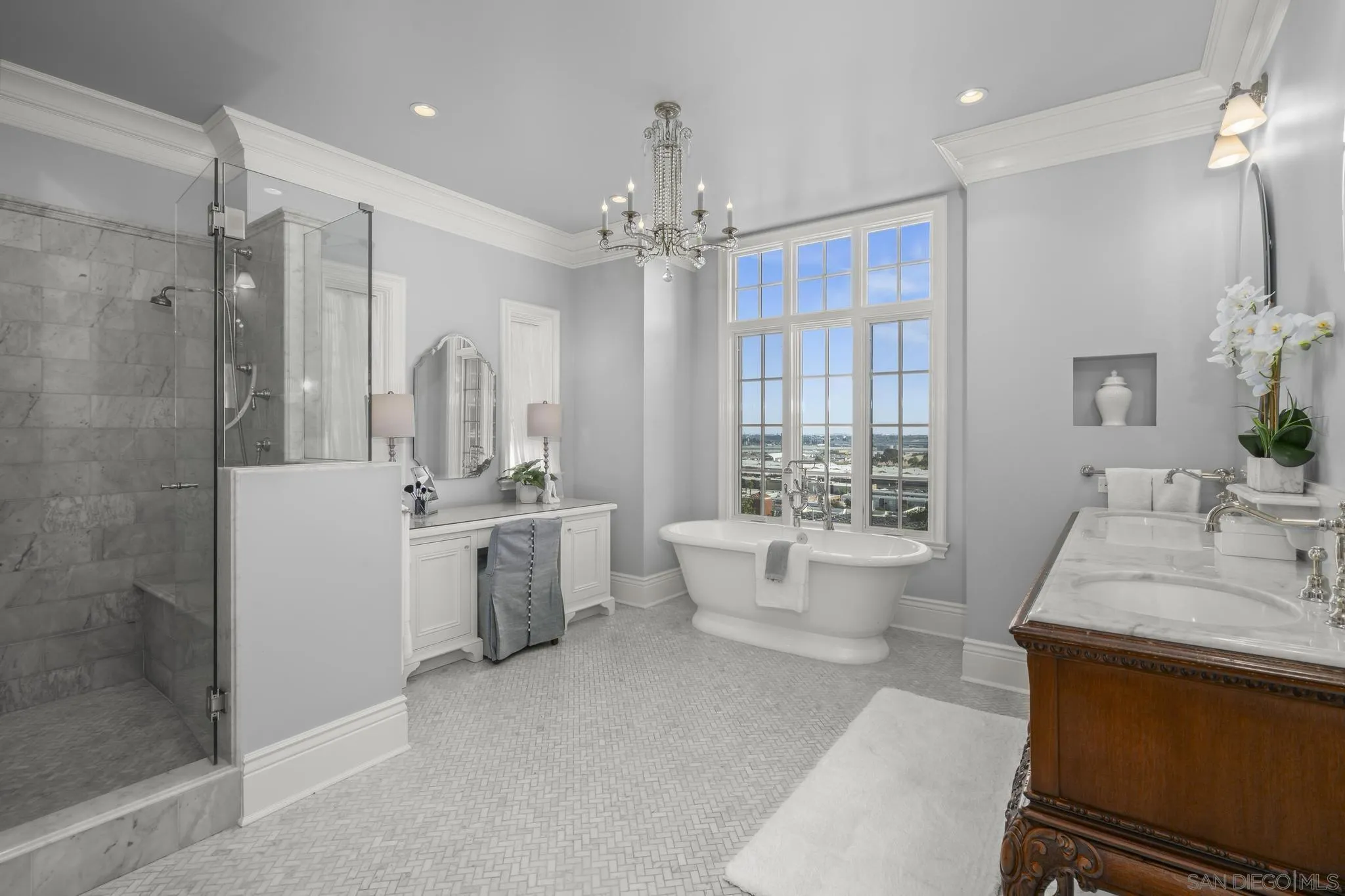 2045 W California St