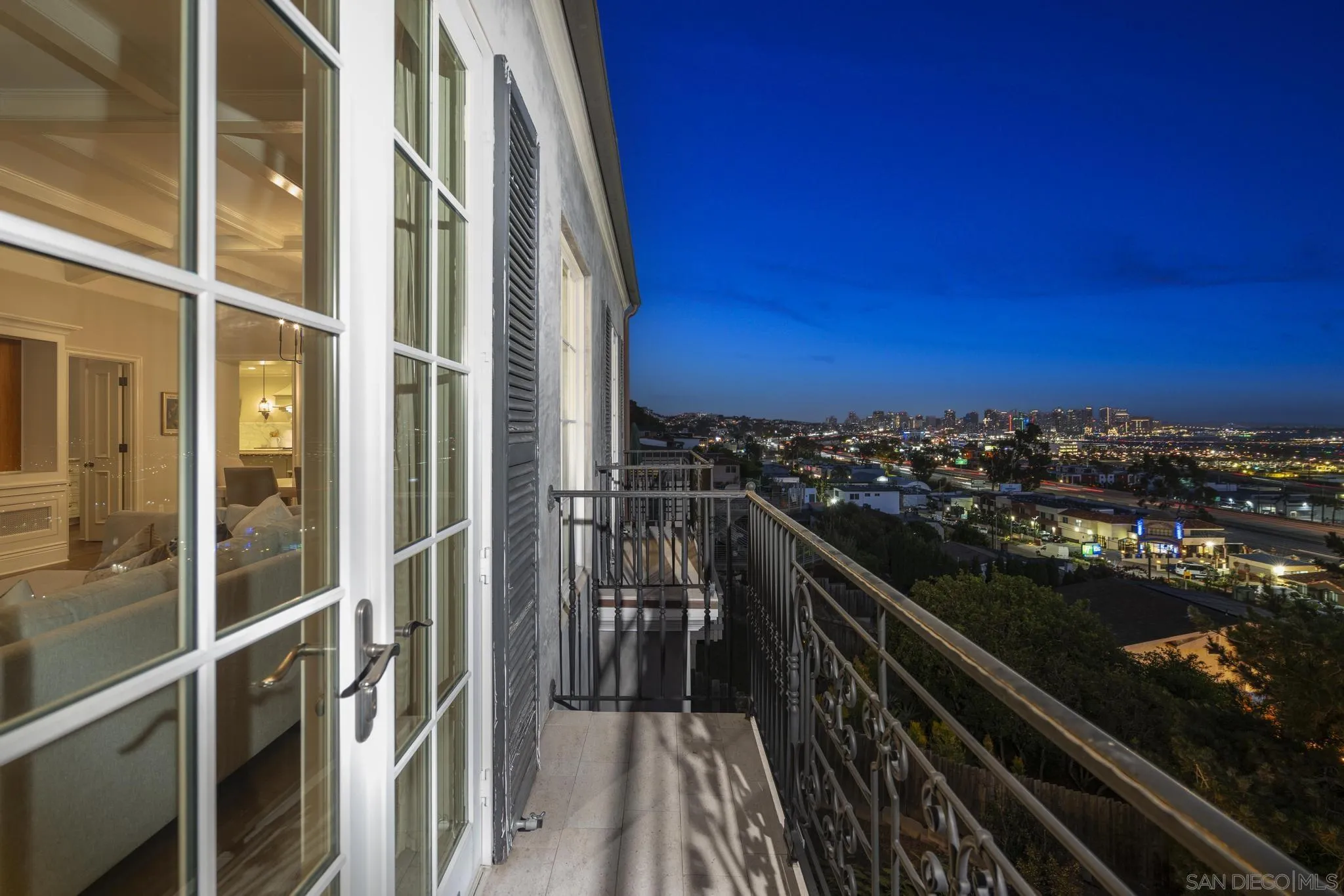 2045 W California St